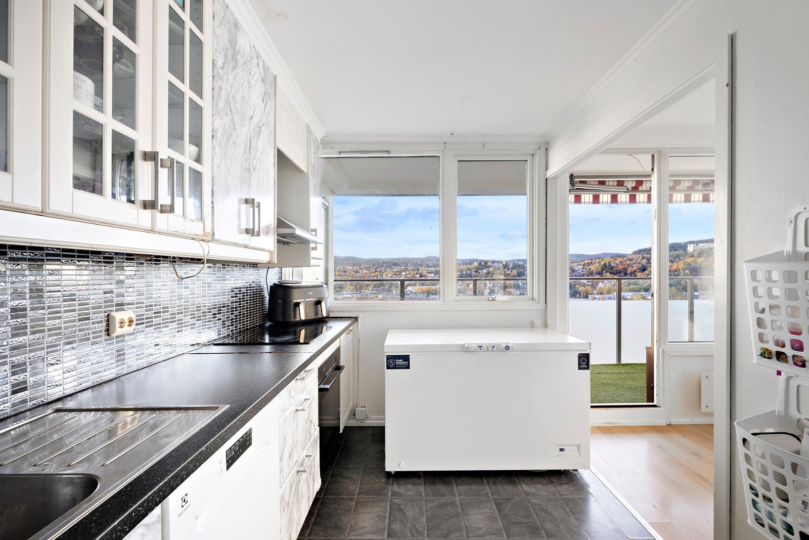 Delvis åpen stue/kjøkken løsning Galleribilde