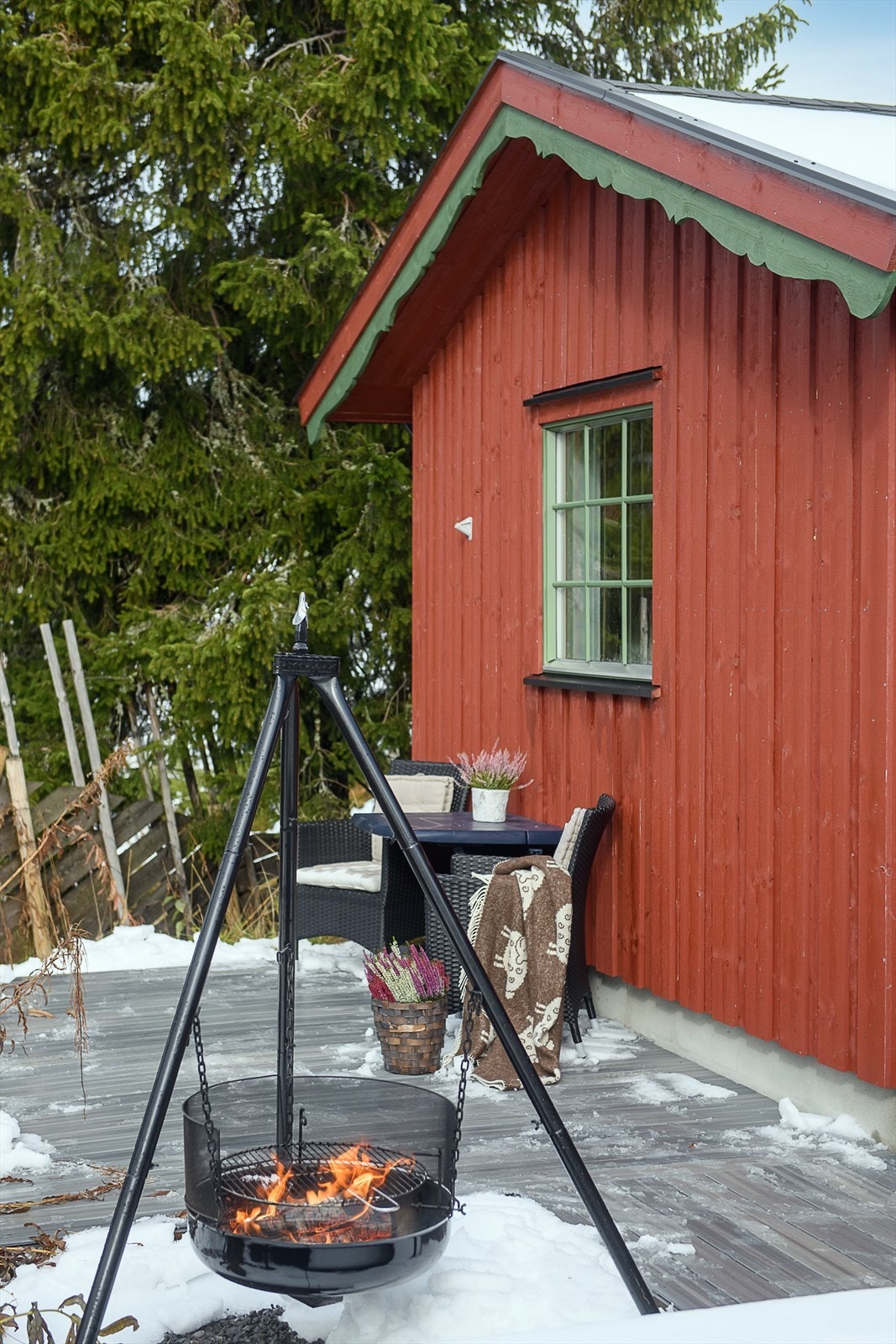 Bålkos på hytta om høsten og vinteren hører med. Galleribilde