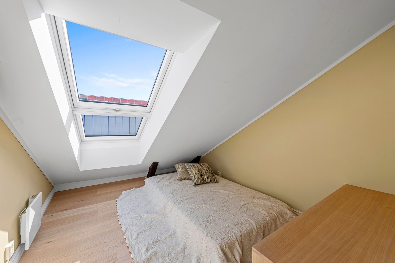 Ellers har du også et kontor (ikke godkjent som soverom). Det er god plass for seng, skap og/eller lignende. Galleribilde