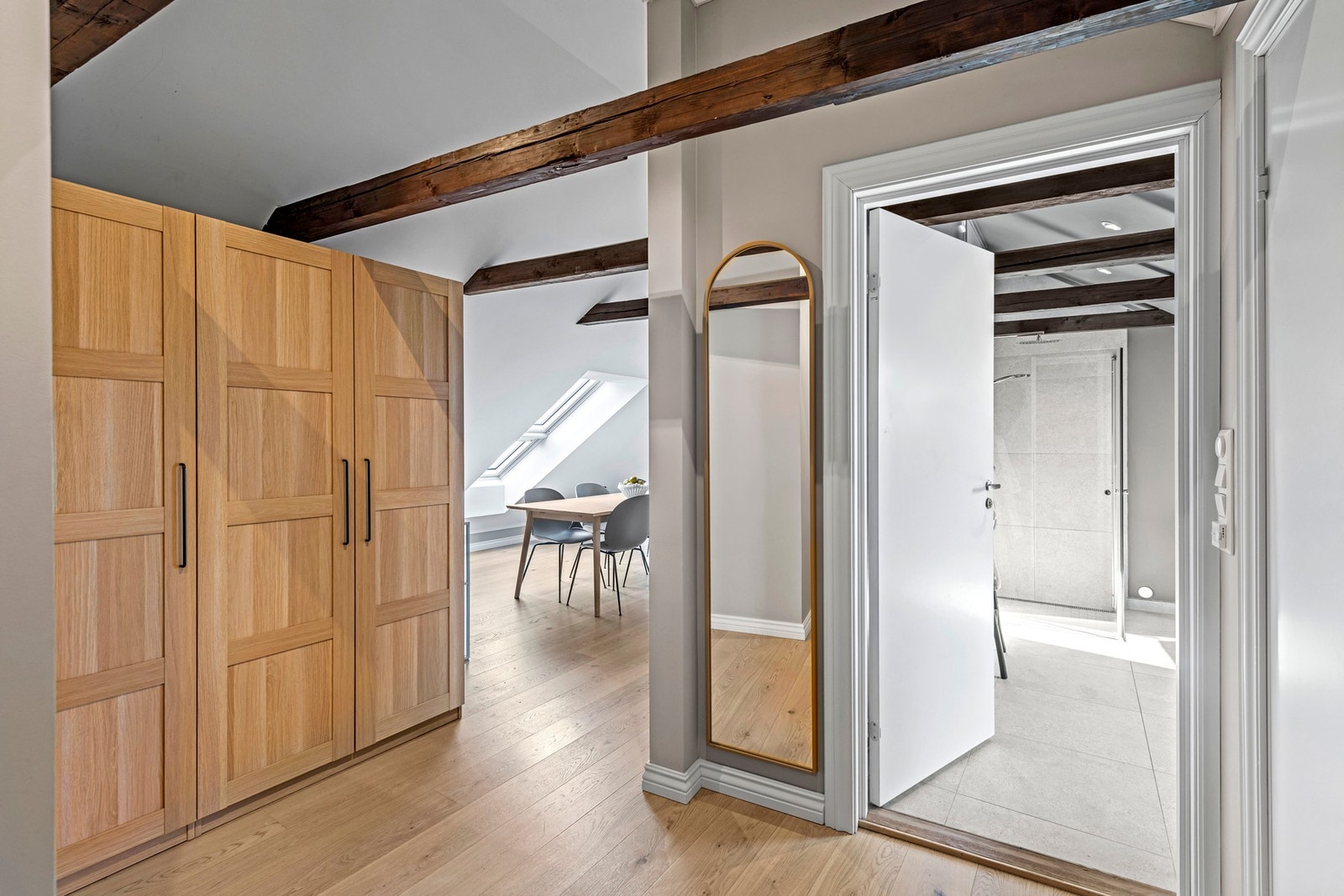 Gangen tar deg videre til badet. Galleribilde