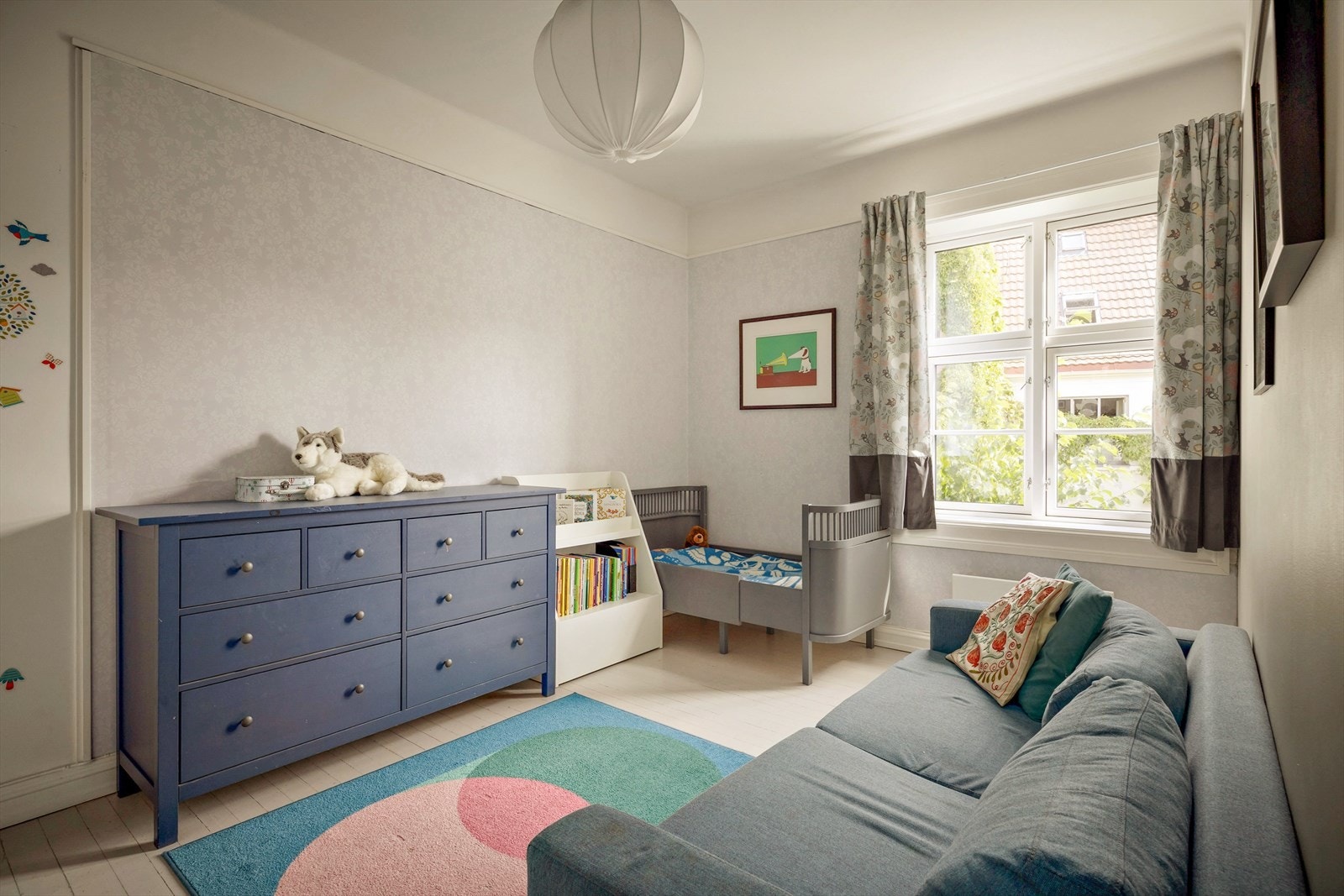 Det andre soverommet byr på mange muligheter, enten du ønsker et barnerom, kontor eller gjesterom. Galleribilde