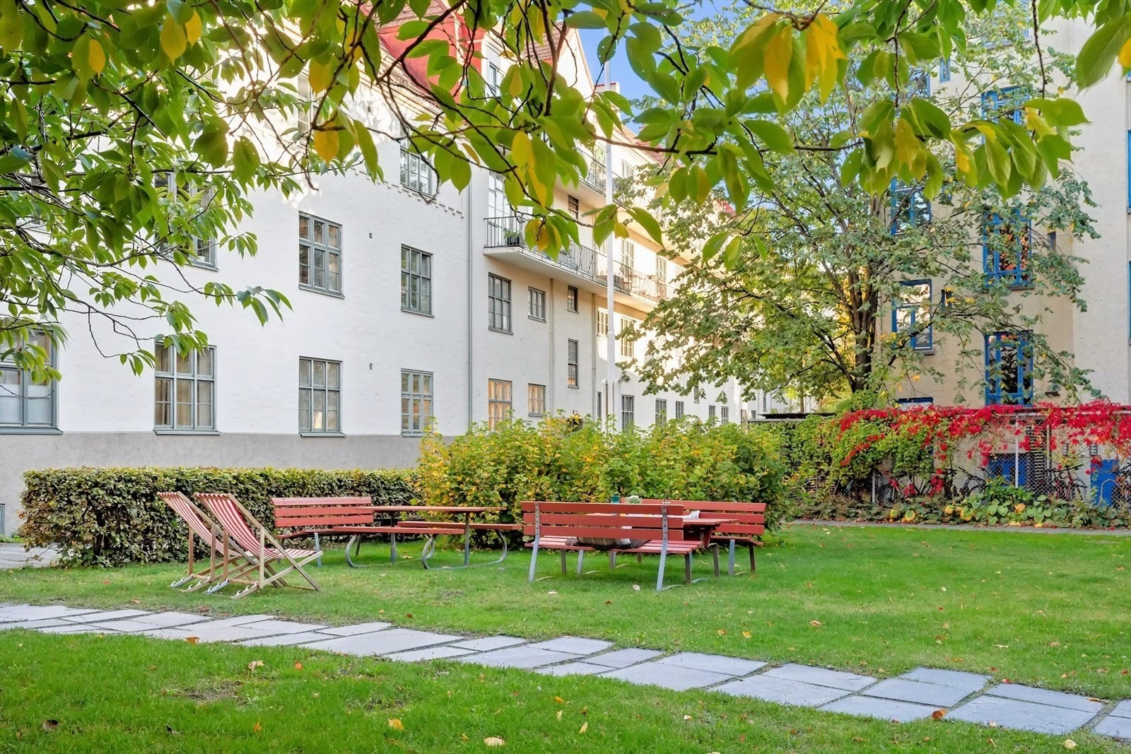 Opparbeidet bakgård som er til stor glede for beboerne. Galleribilde