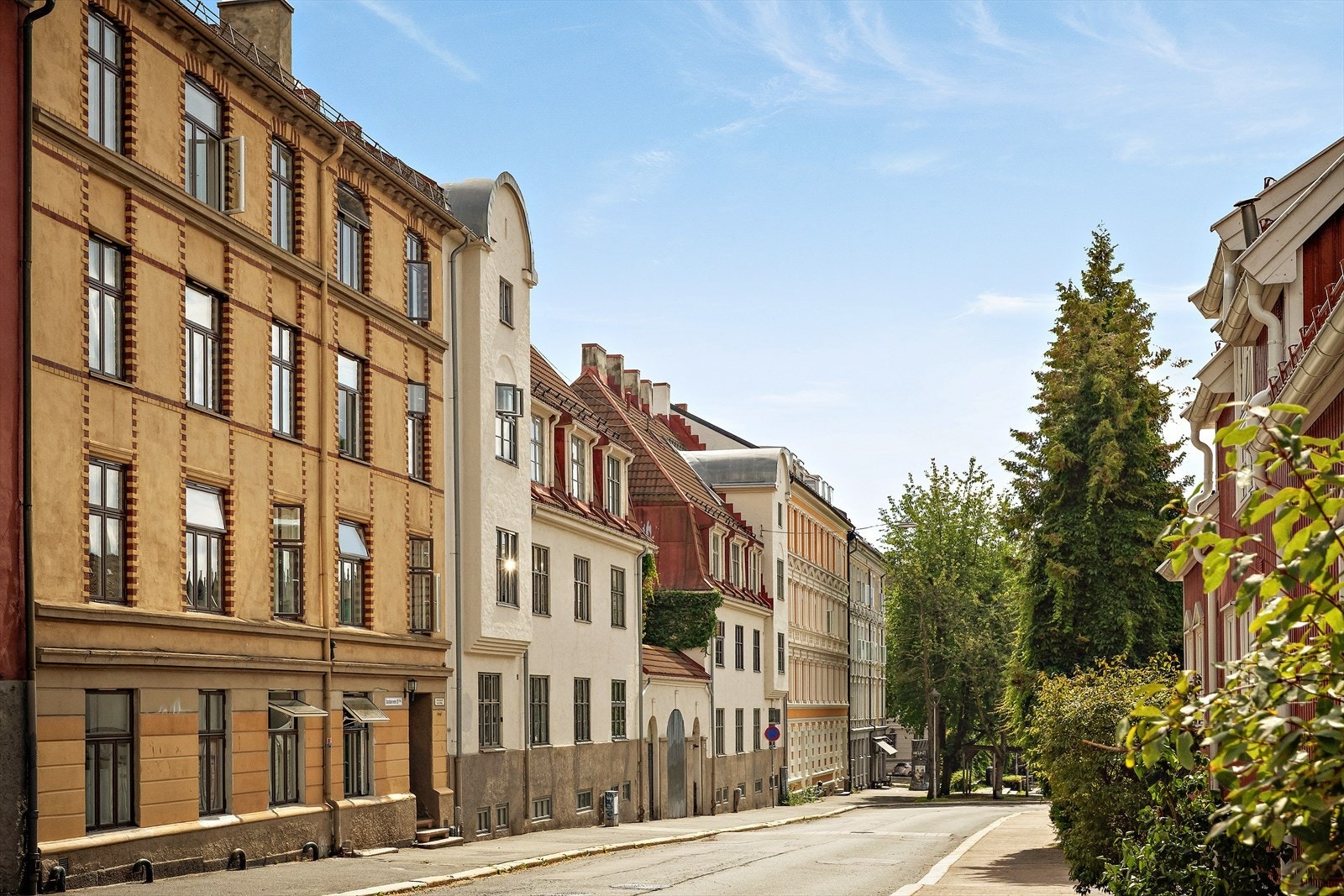 Fasade av gården mot Sandakerveien. Velkommen til en hyggelig visning! Galleribilde