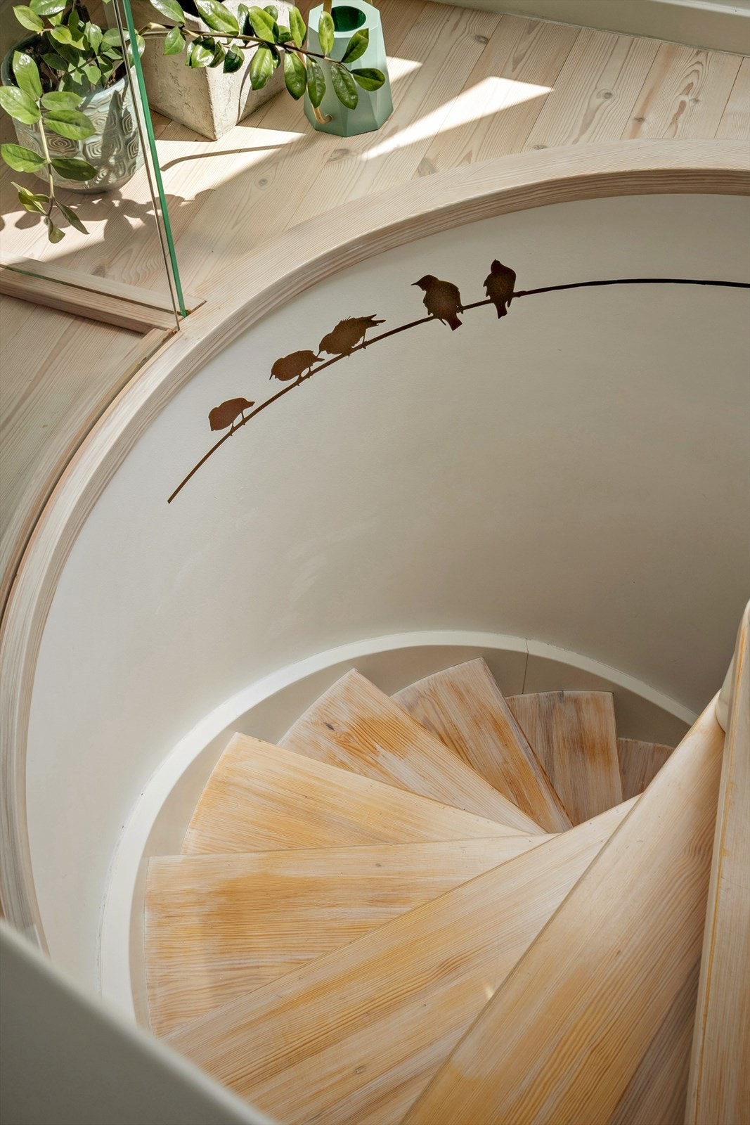 Hele leiligheten holder en god og gjennomtenkt standard, med moderne og stilrene farge- og materialvalg Galleribilde