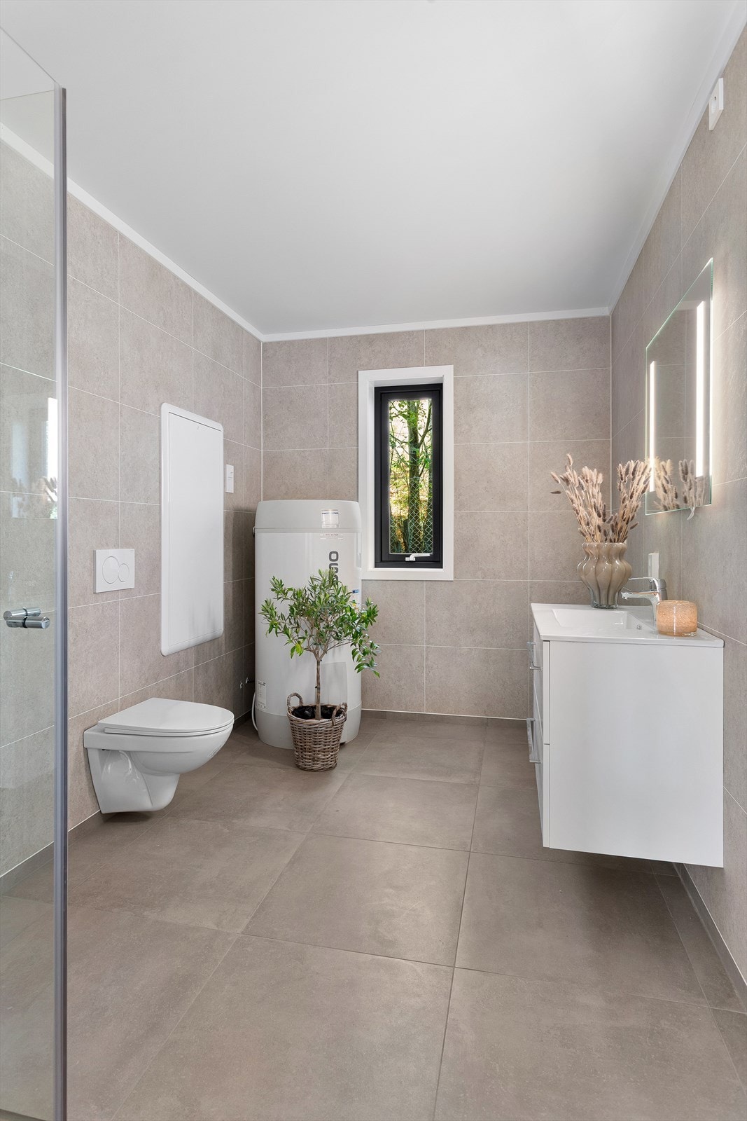 Bad. Bilde er fra den ene leiligheten i prosjektet. Galleribilde