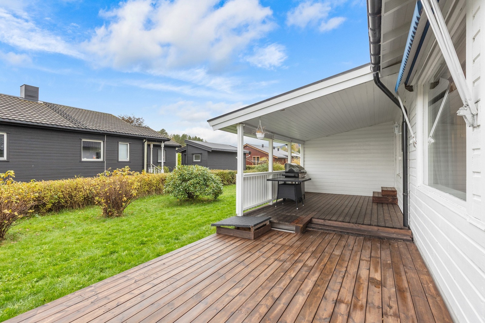 Terrassen er sørvestvendt og har gode solforhold. Galleribilde