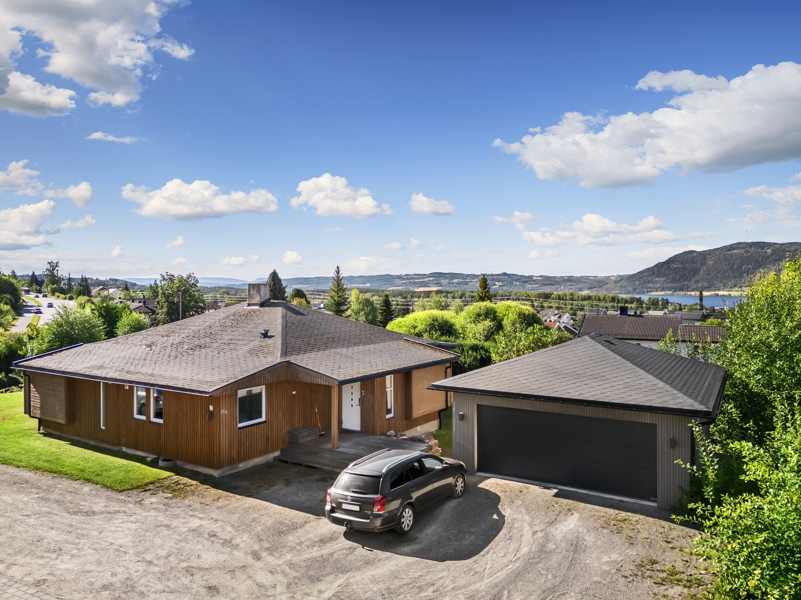 Velkommen til Smedsbergvegen 27A, presentert av André Høgsveen. Foto: Kim Rognmo Galleribilde