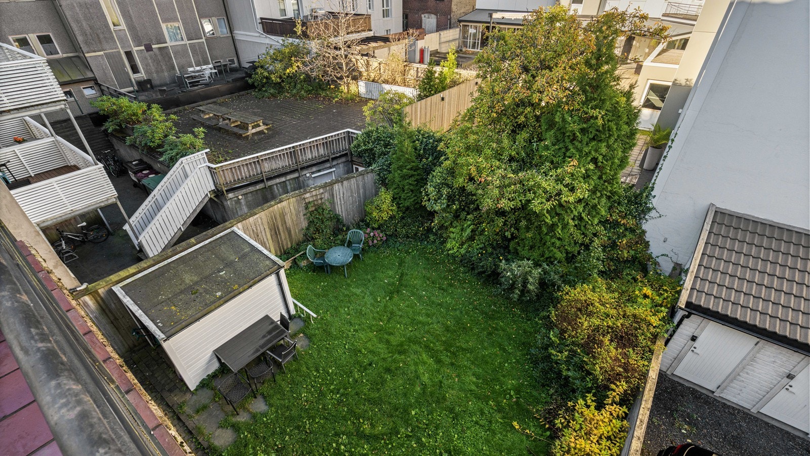 Tilhørende sameiet er det en hyggelig bakhage Galleribilde