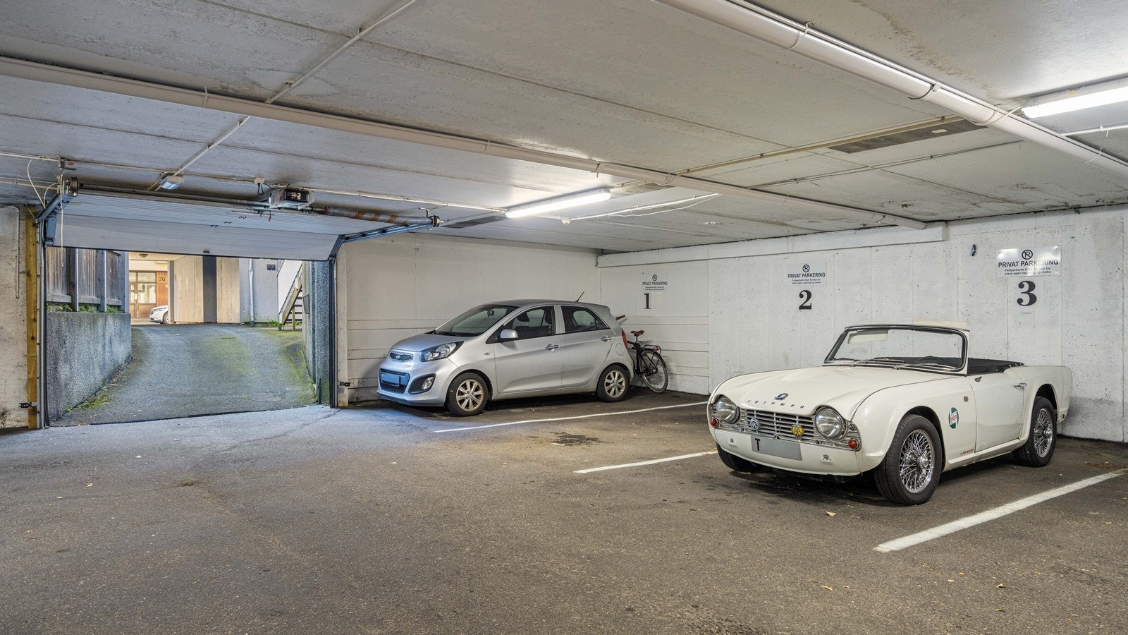 Parkering i parkeringskjeller som nåværende eier leier Galleribilde