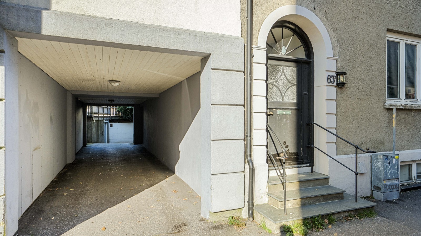 Innkjøring til parkeringskjeller der man har anledning til å leie parkeringsplass Galleribilde