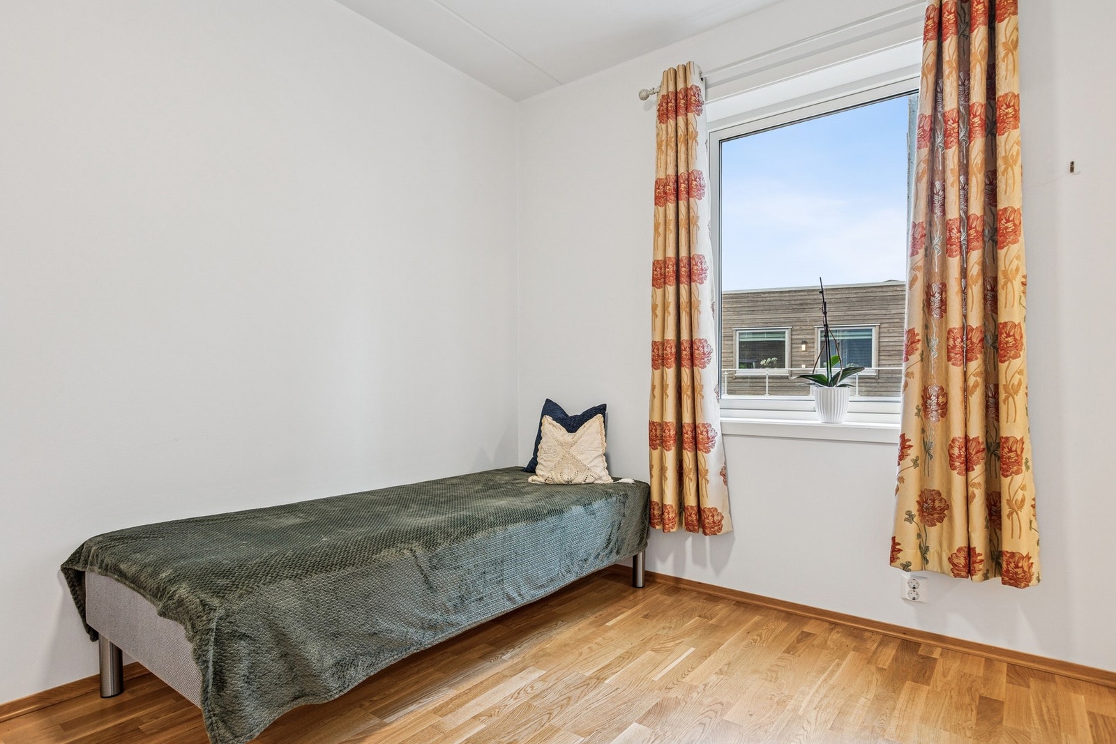 En av leilighetens tre soverom. Galleribilde