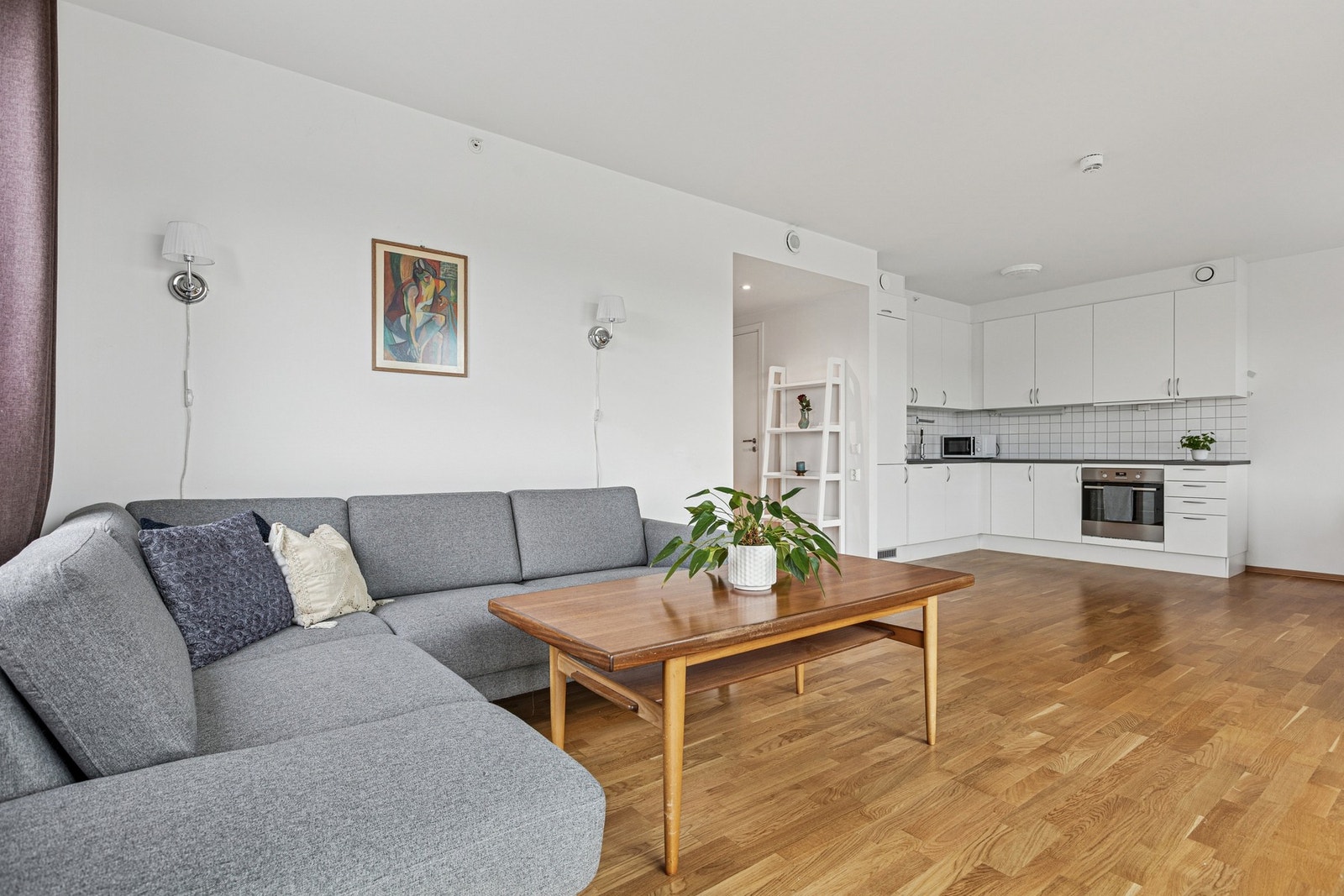 Åpen løsning mellom stue og kjøkken Galleribilde