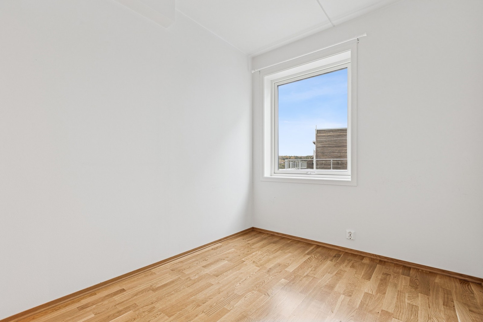 Lyse gode soverom med god plass til dobbeltseng på alle rommene. Galleribilde