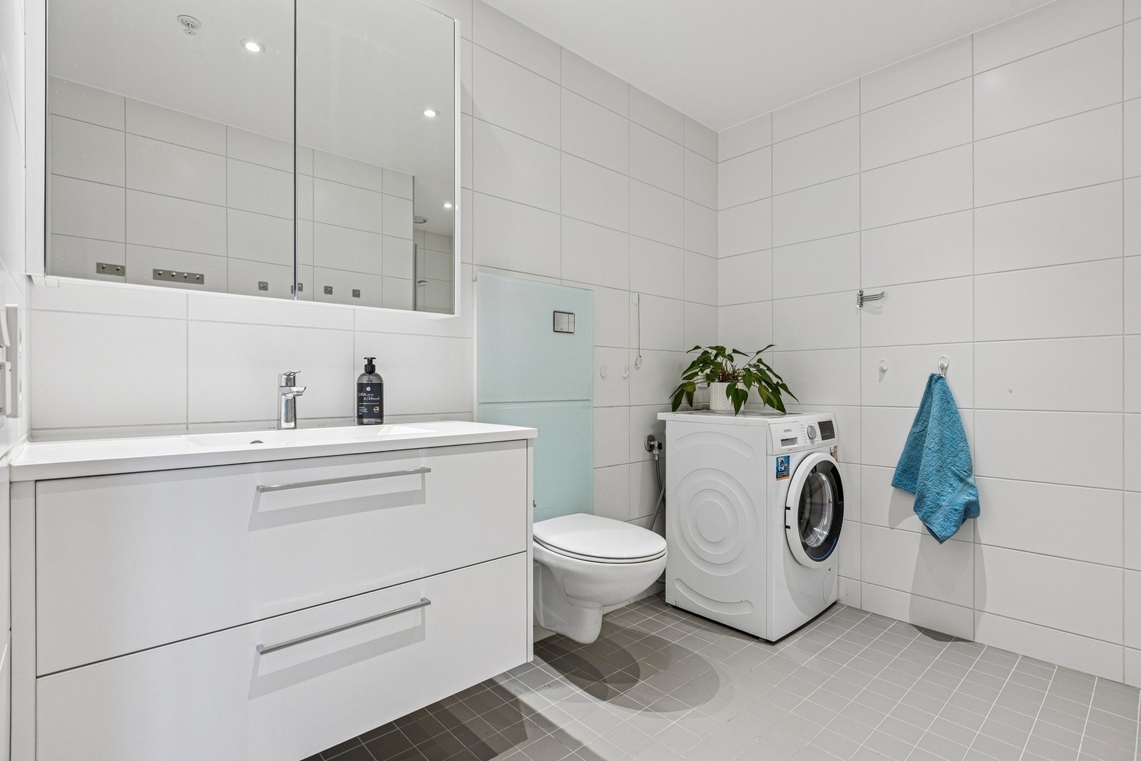 Pent flislagt bad. Galleribilde