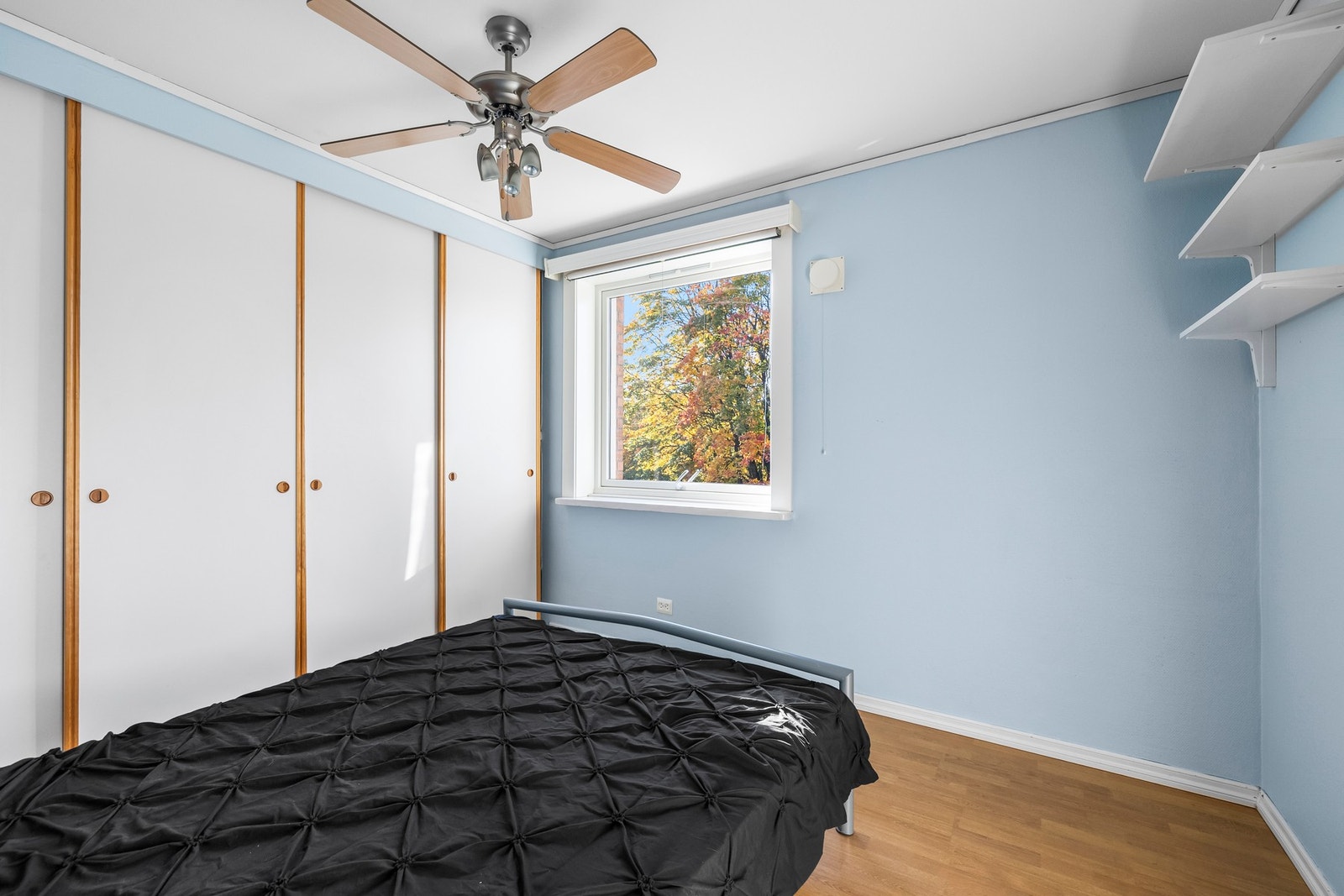 Innebygd skyvedørsgarderobe. Galleribilde