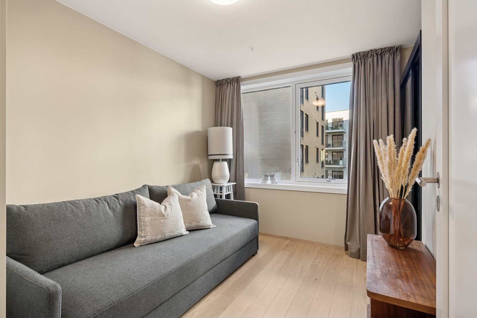 Det andre soverommet passer ypperlig som barnerom, kontor eller gjesterom. Galleribilde