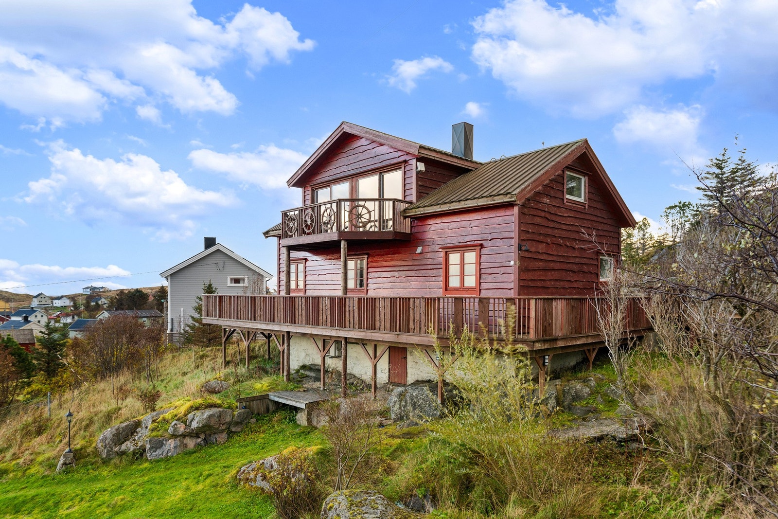 Øya er kjent for sin Ut i havet festival med barnas dag, konkurranser, salg av mat og drikke, og masse underholdning. Galleribilde