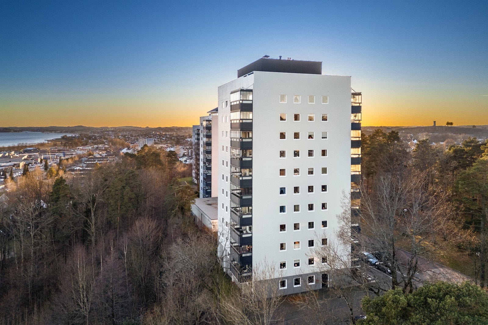 Bakke Sørvik & Partners v/ Benjamin Wilhelmsen har gleden av å presentere Dronning Åsas vei 6! Galleribilde