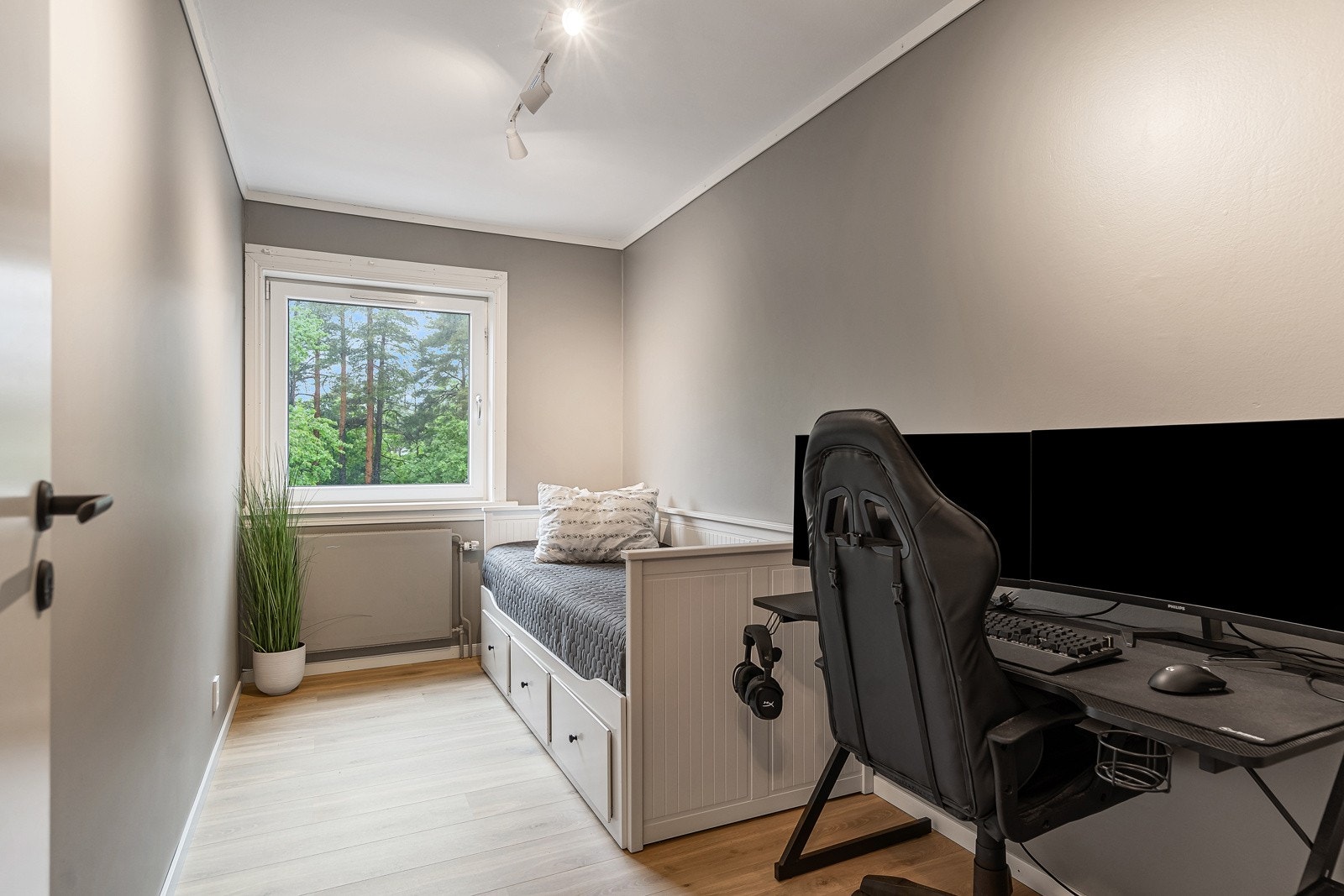 Leiligheten har to pene soverom - ett som passer perfekt som gjesterom/kontor. Galleribilde