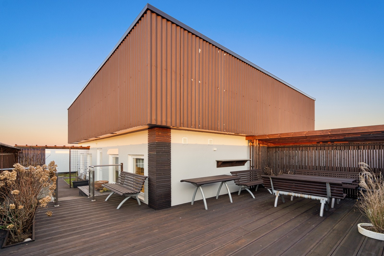 Nydelig felles takterrasse, med fantastiske solforhold! Galleribilde