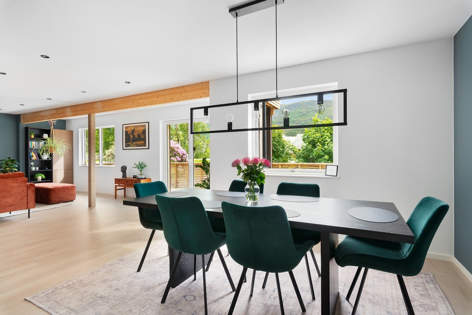 Her får du god plass til hele familien og venner rundt middagsbordet. Galleribilde