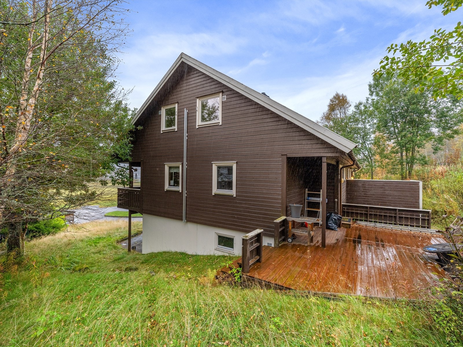 Stor del av vertikaldelt bolig med fin beliggenhet Galleribilde