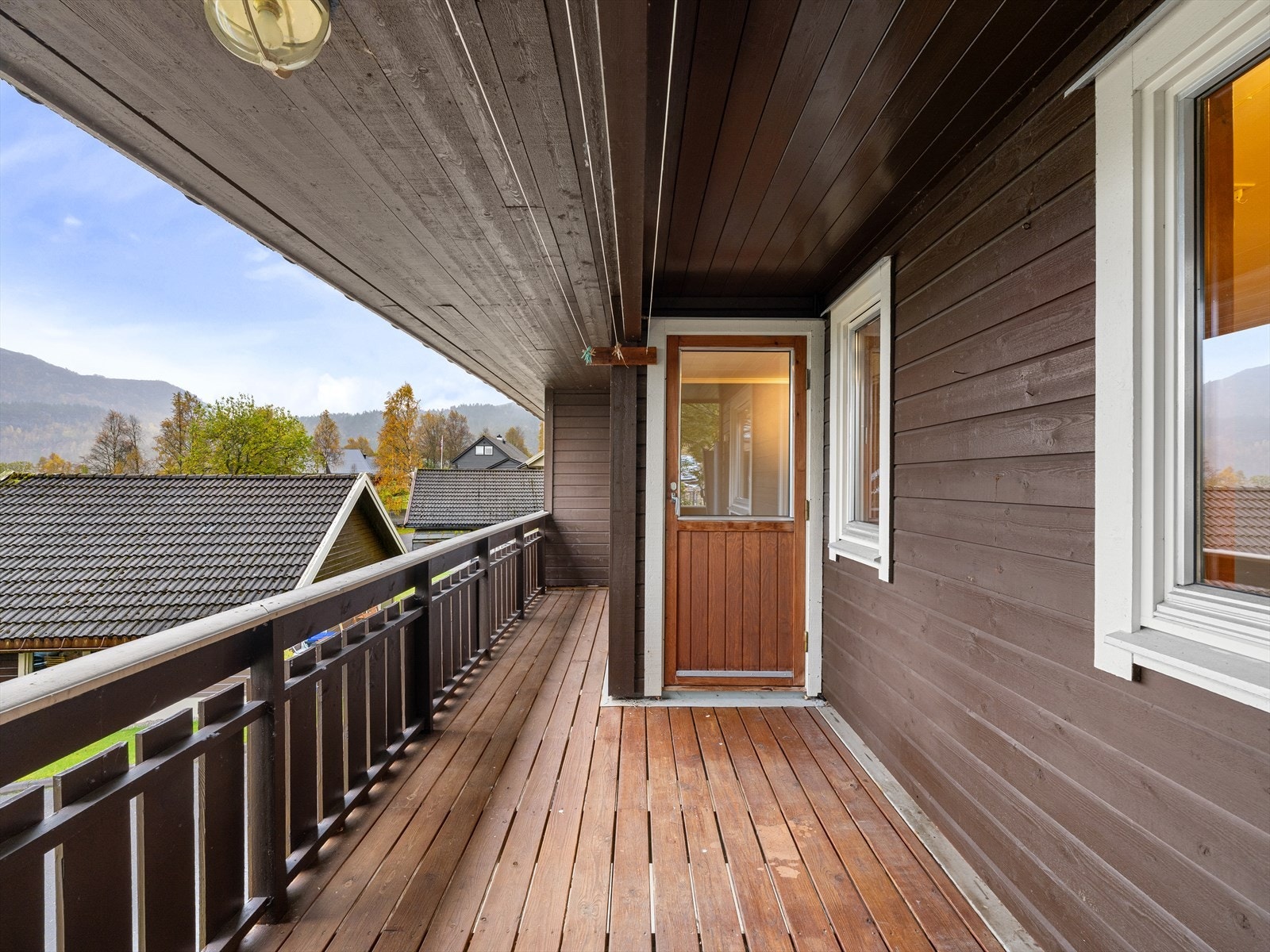 Utgang til herlig balkong med flott utsikt! Galleribilde