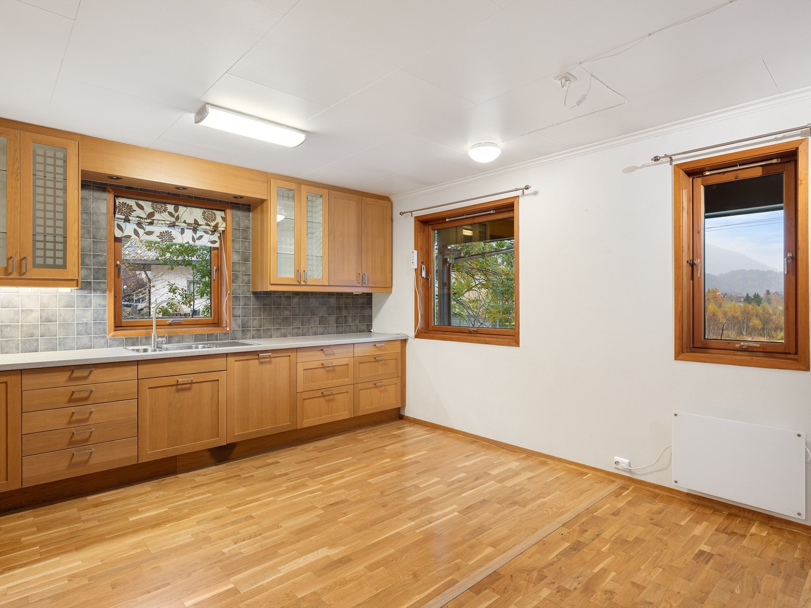 Kjøkken i eikefiner Galleribilde