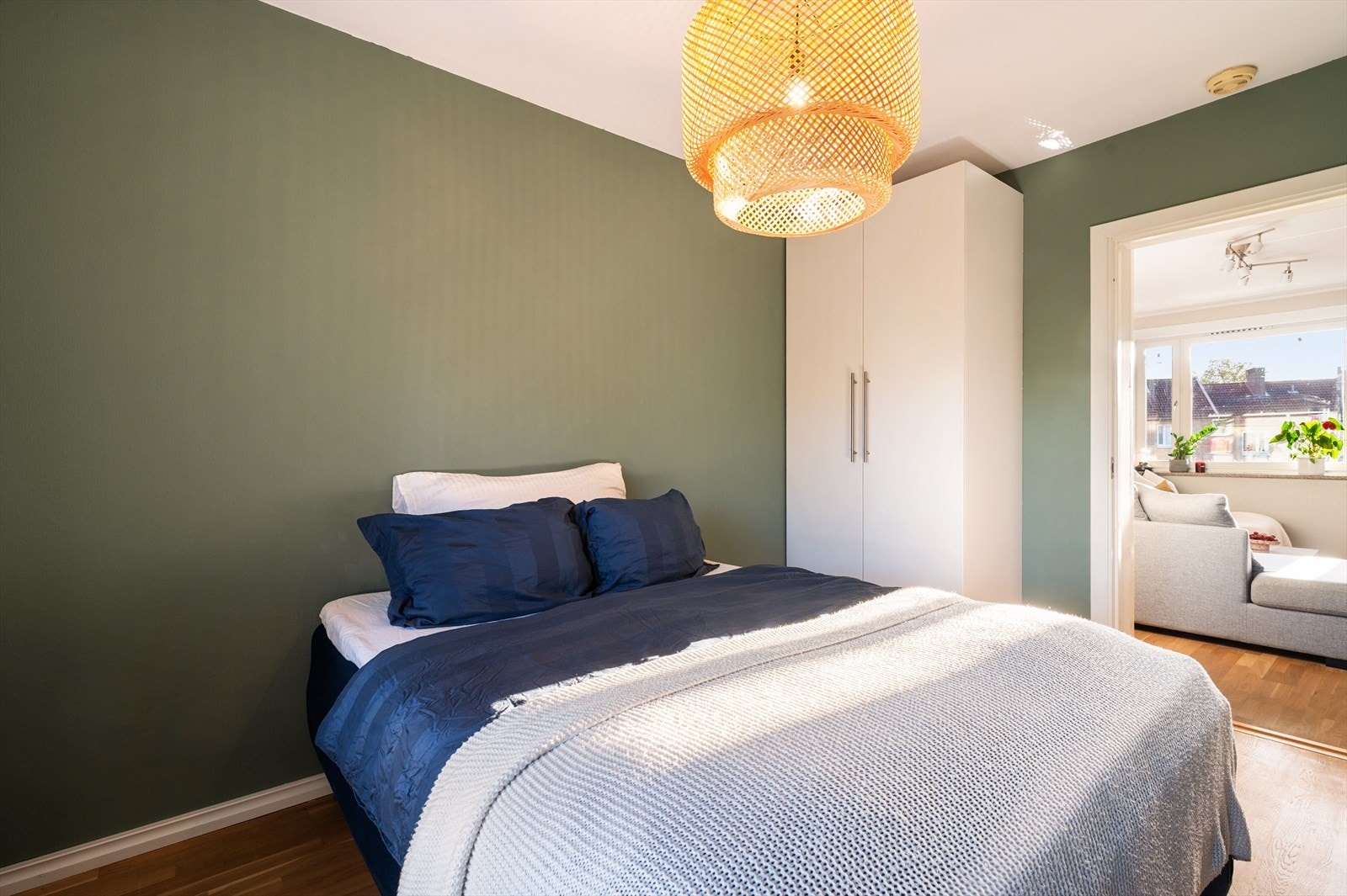 Rommet har ellers god plass til garderobeskap. Galleribilde