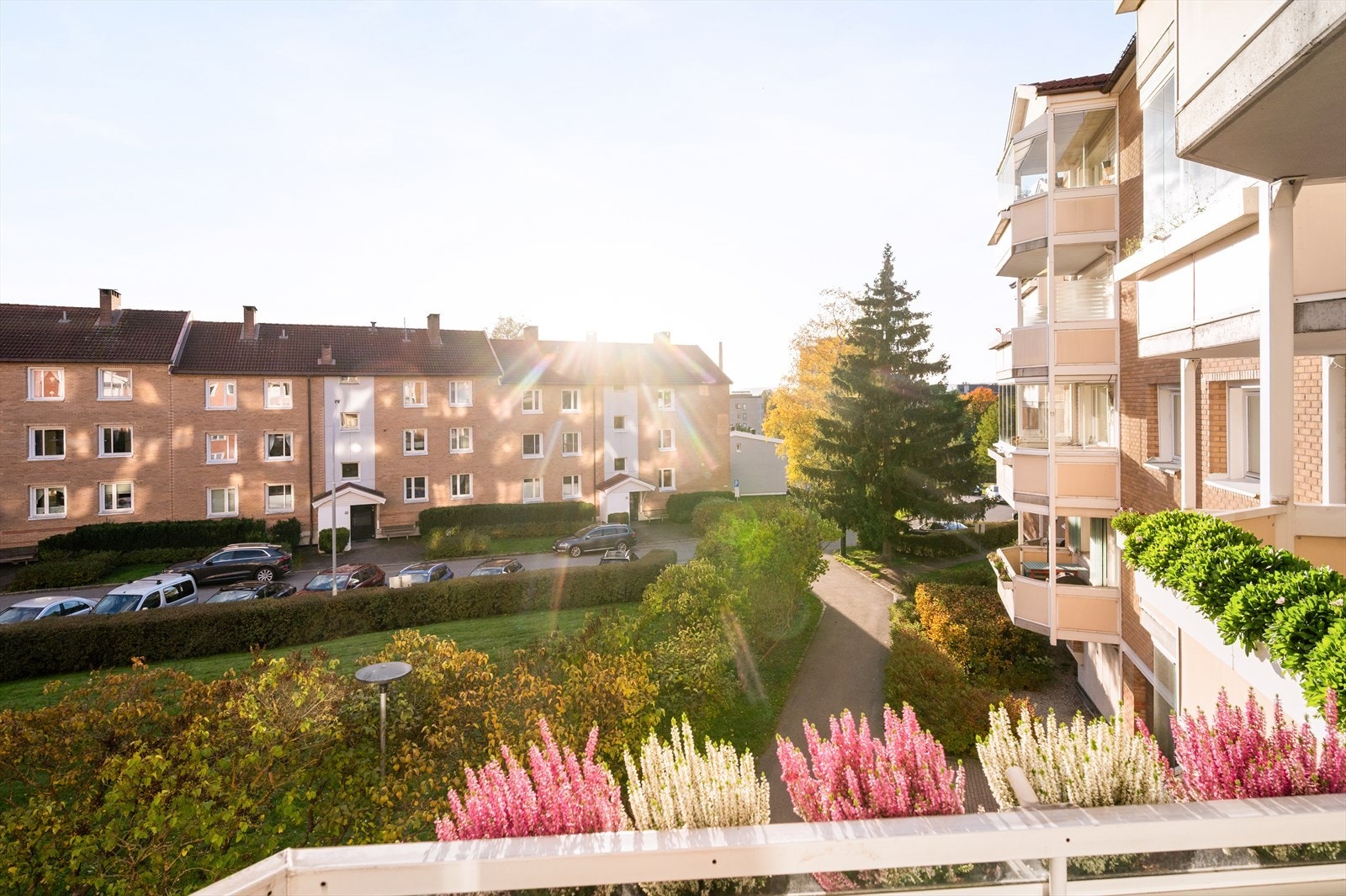 Her har du en hyggelig utsikt utover fellesområdene fra balkongen. Galleribilde