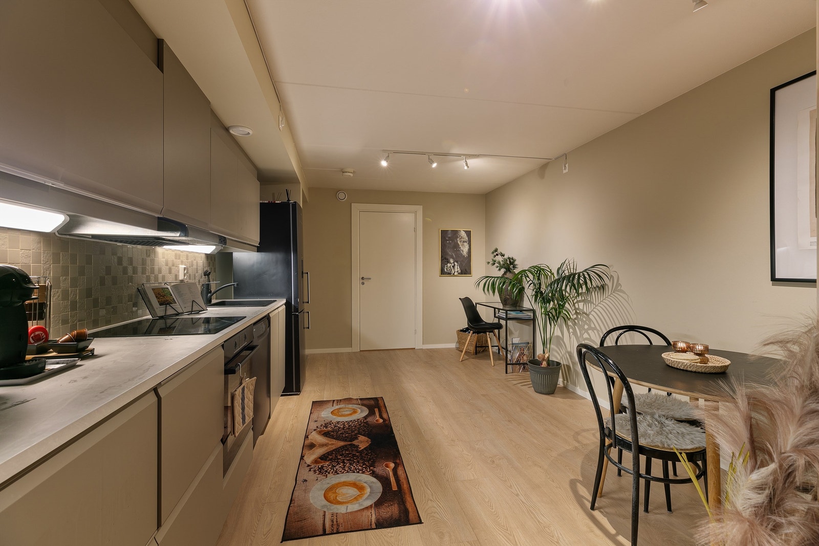 Kjøkken og spiseplass Galleribilde