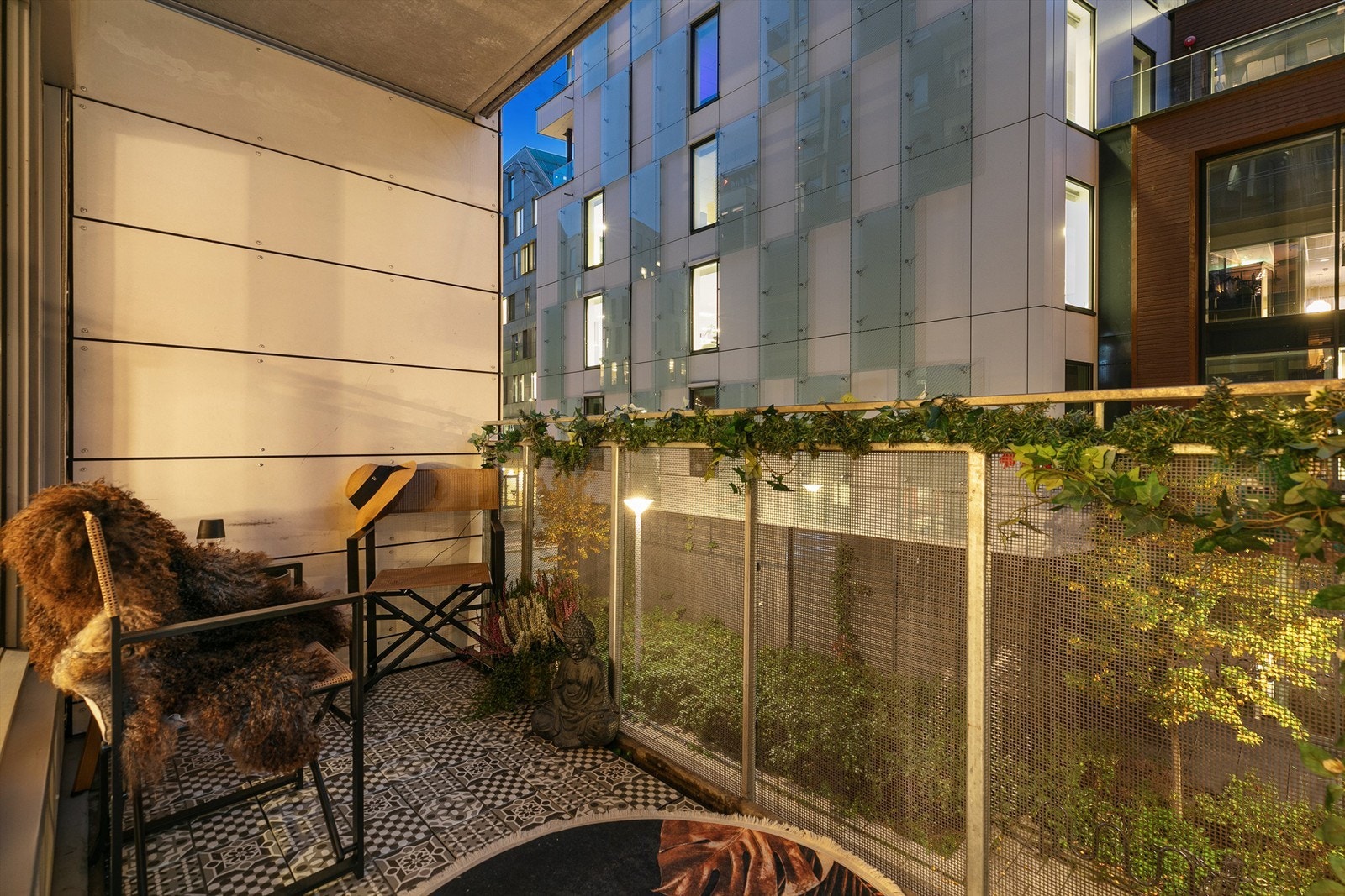 Kveldsstemning på balkongen Galleribilde