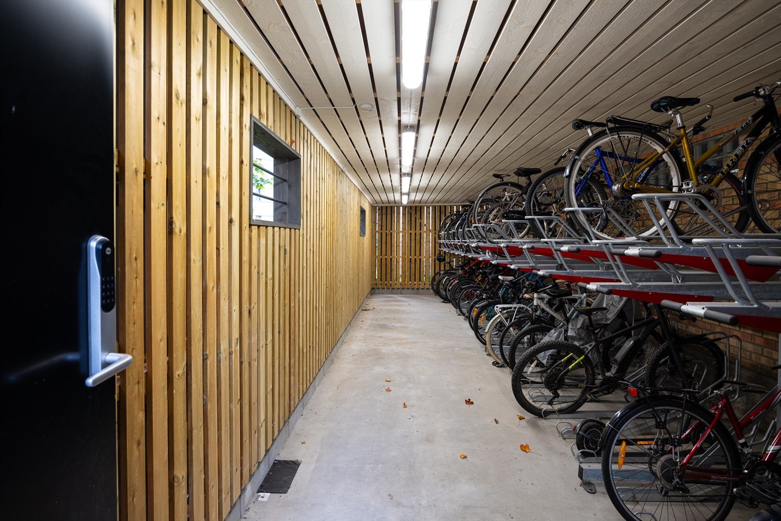 Felles sykkelbod med Yale doorman Galleribilde