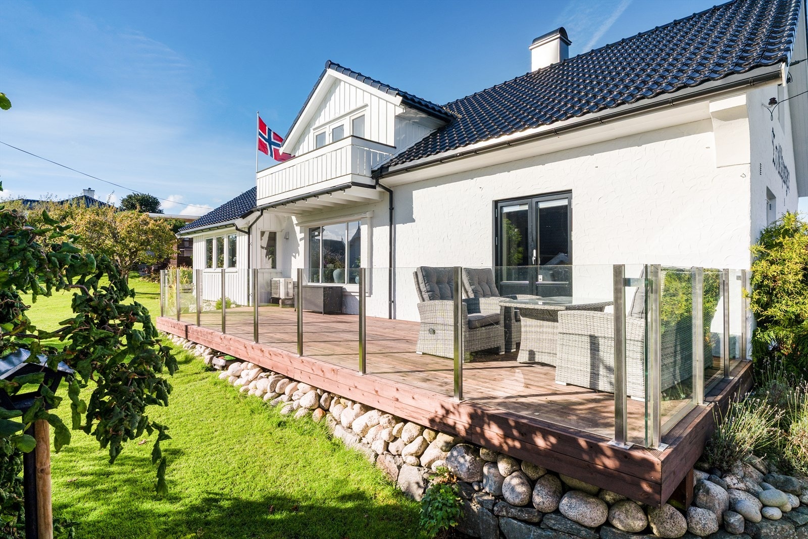 Velstelt tomt med gode uteplasser. Galleribilde