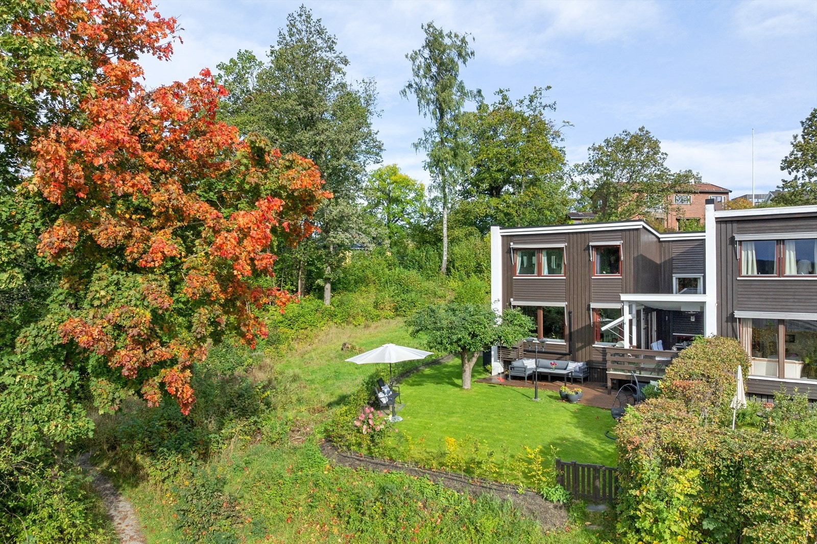Enderekkehuset har en av Bleikeråsens beste interne beliggenheter, med uteområdet som grenser mot et grøntområde. Galleribilde