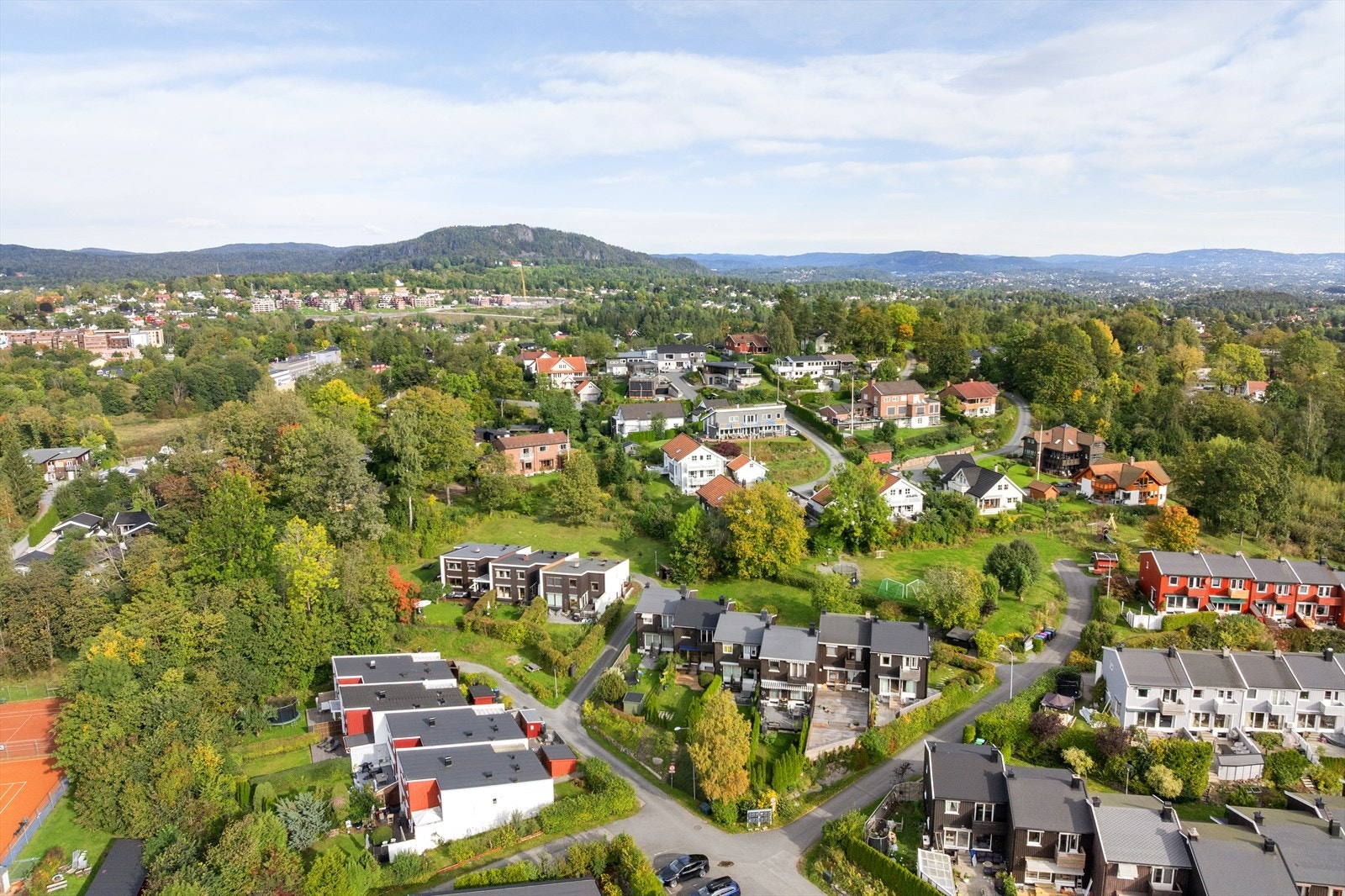 Bleikeråsen er et rolig og veletablert boligområde med nærhet til Asker sentrum Galleribilde