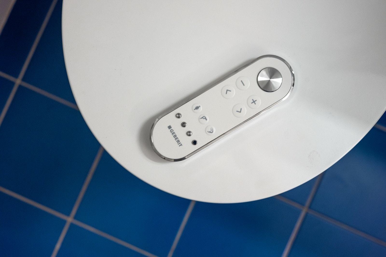 I 2022 ble rommet oppgradert med et nytt dusjkabinett og et moderne klosett med spyl- og føn-funksjon. Galleribilde