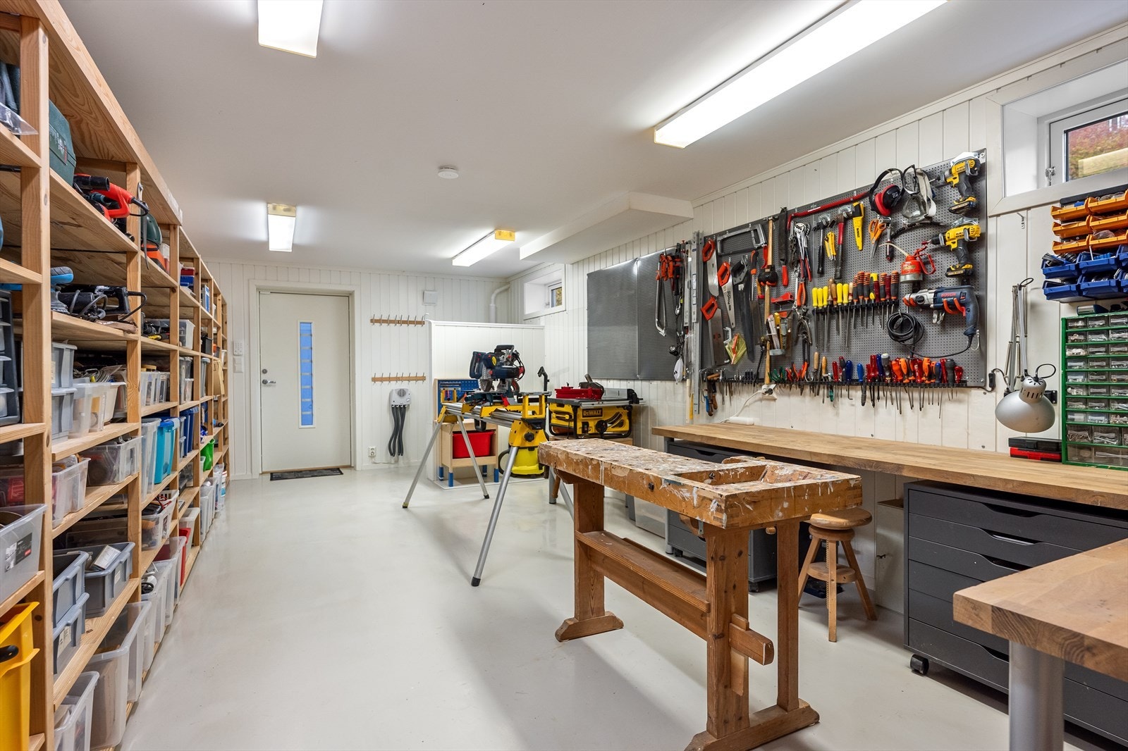Kjellerstuen leder videre til et verksted, med egen inngang. Galleribilde
