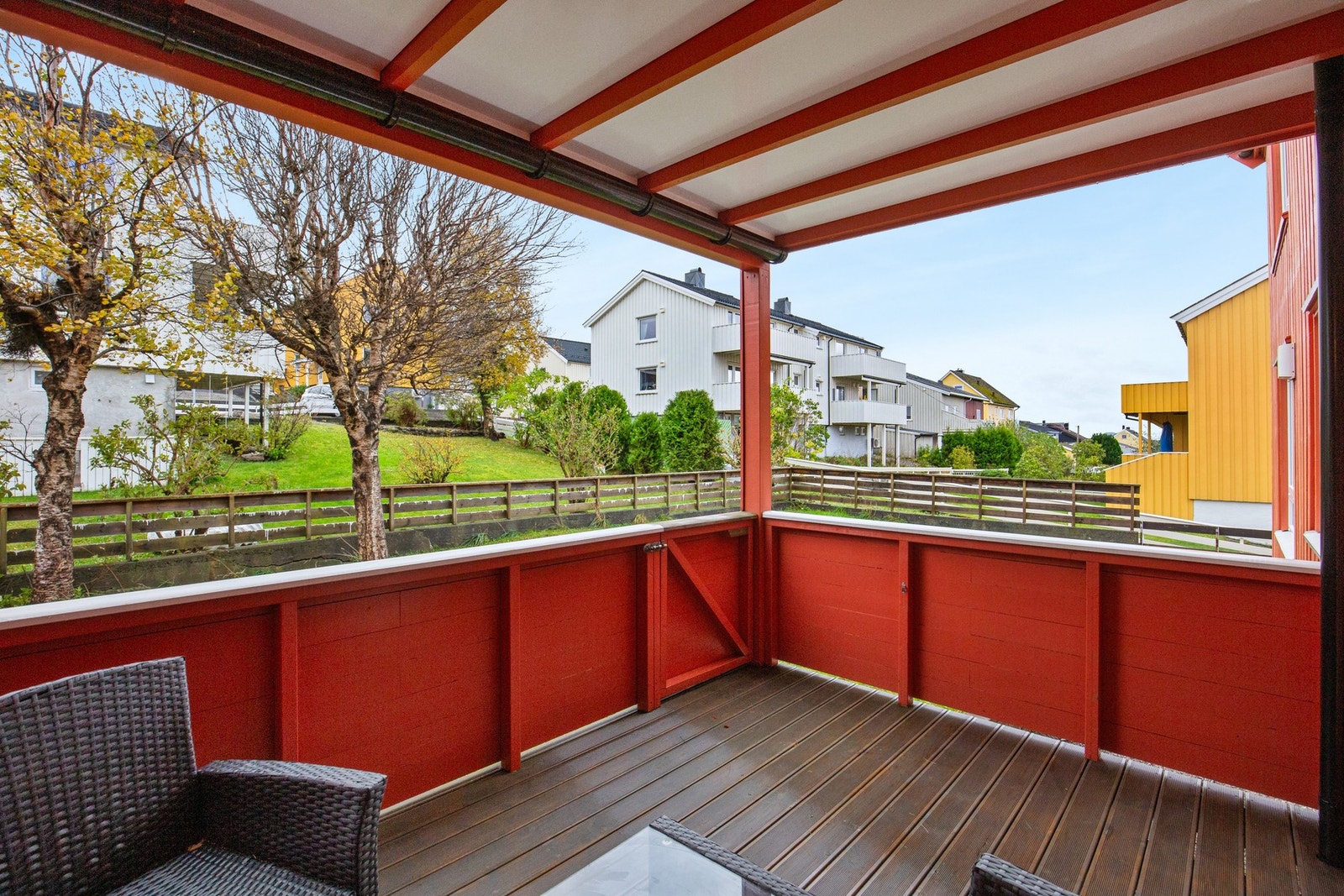 Leiligheten ligger i høy 1 etasje og har stor veranda Galleribilde