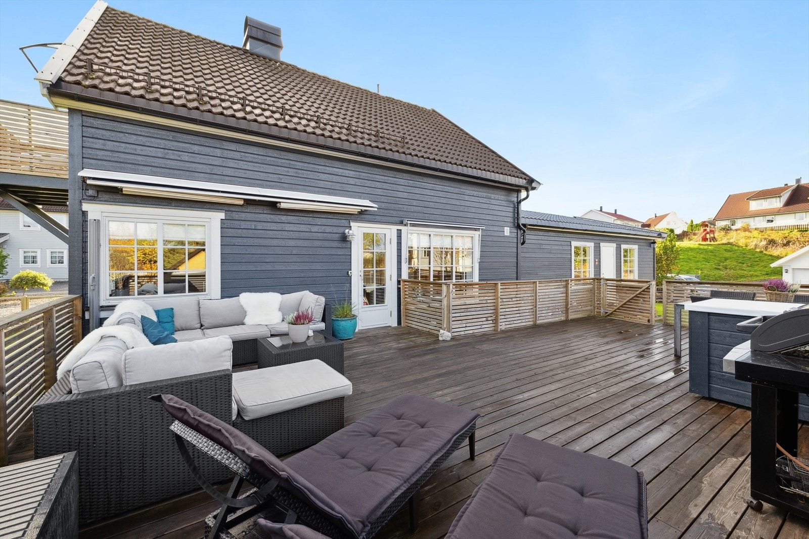 Eiendommen byr også på solrike uteplasser, inkludert en stor terrasse på 50 kvm. Galleribilde