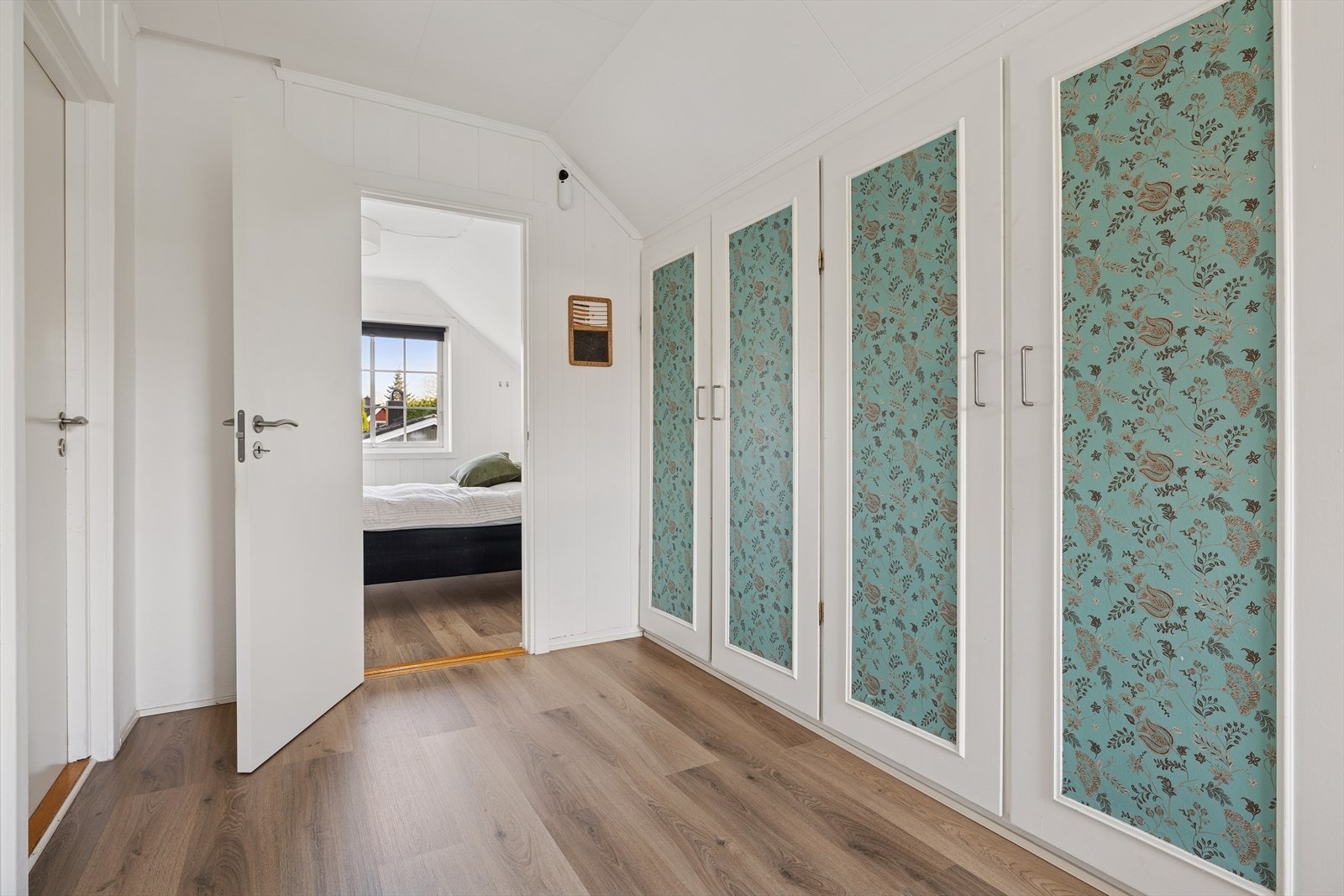 Innebygget skap i gangen i andre etasje. Galleribilde