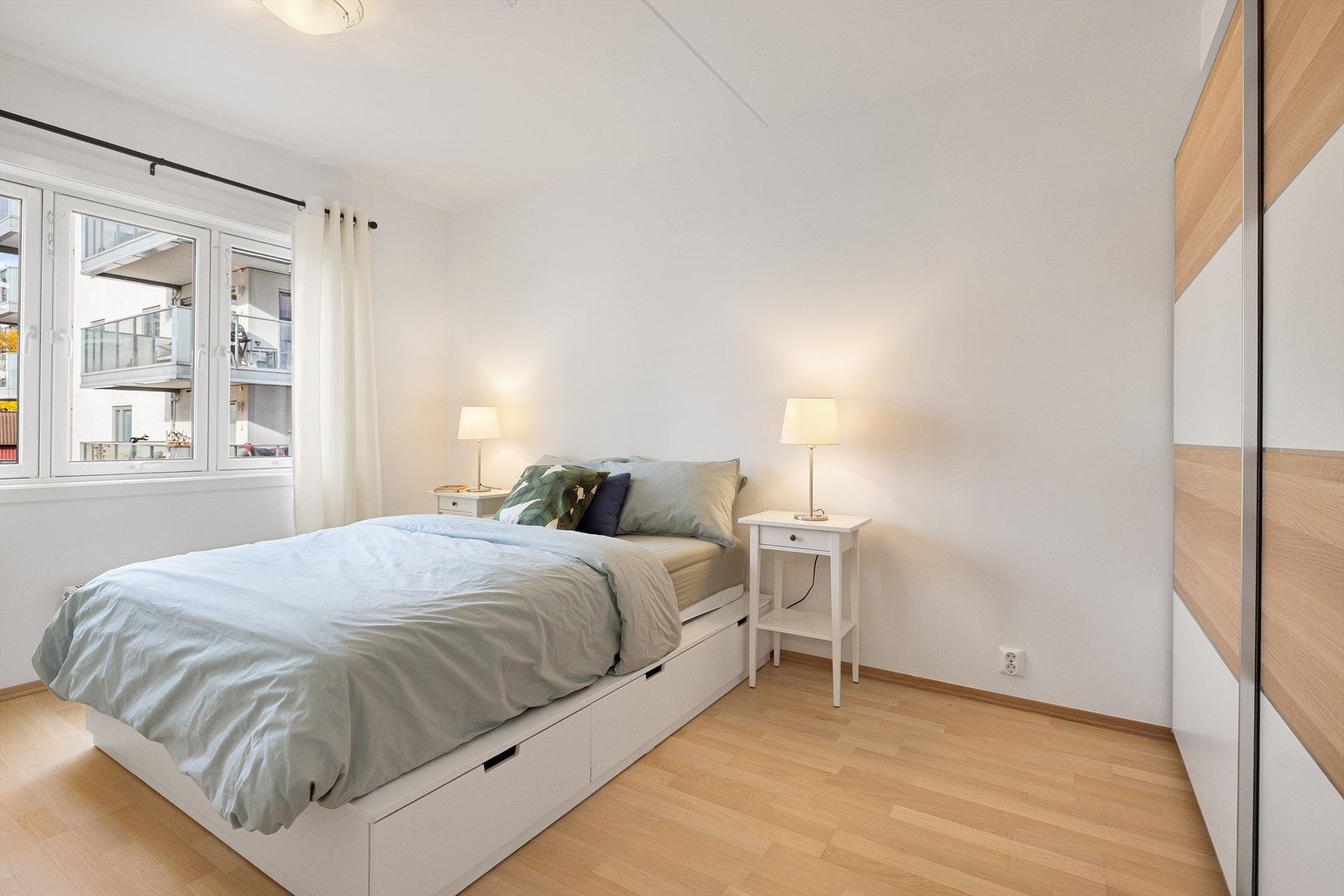 Leiligheten har to gode soverom med adkomst fra stuen. Galleribilde