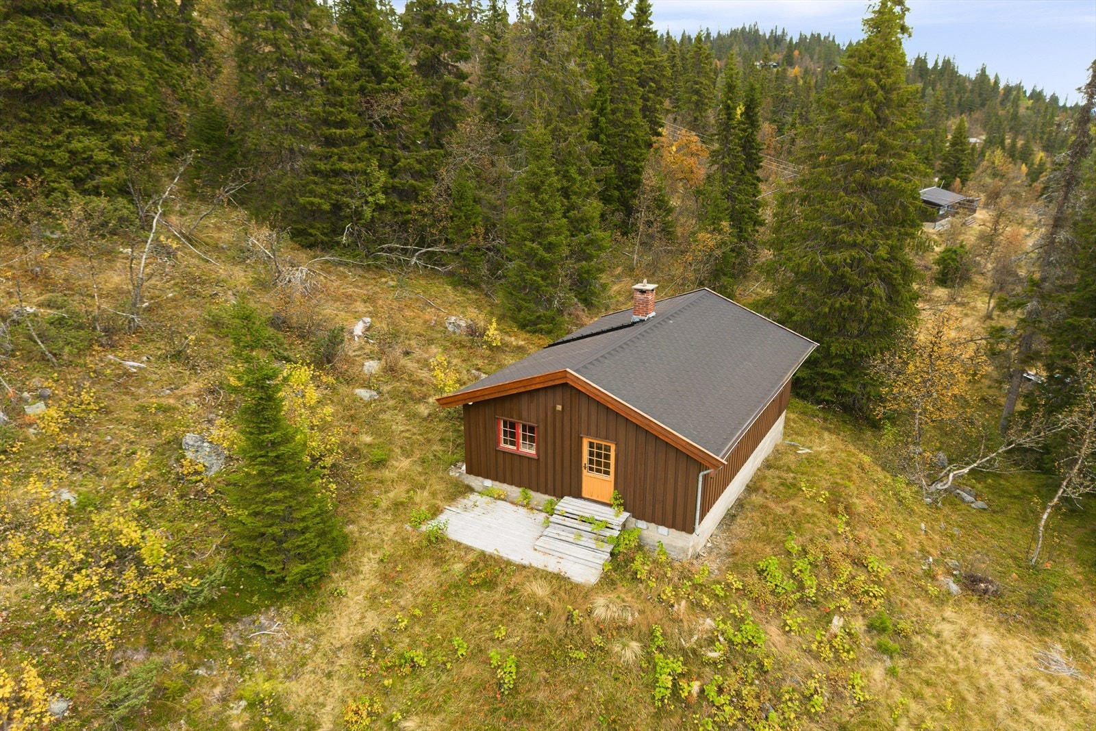 Sommerstid er området fint til både fotturer og sykkelturer, samt mange fine fiskevann. Det er et rikt nettverk av turstier i variert terreng. Galleribilde
