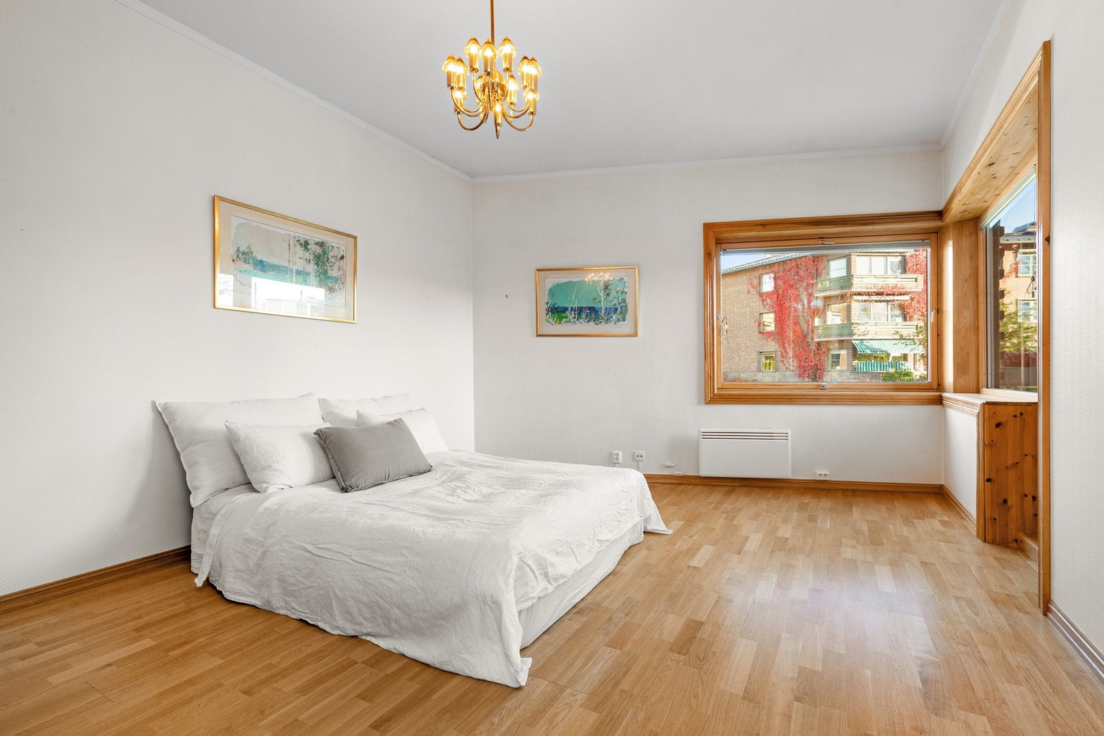 Hovedsoverom med utgang til balkong. Galleribilde