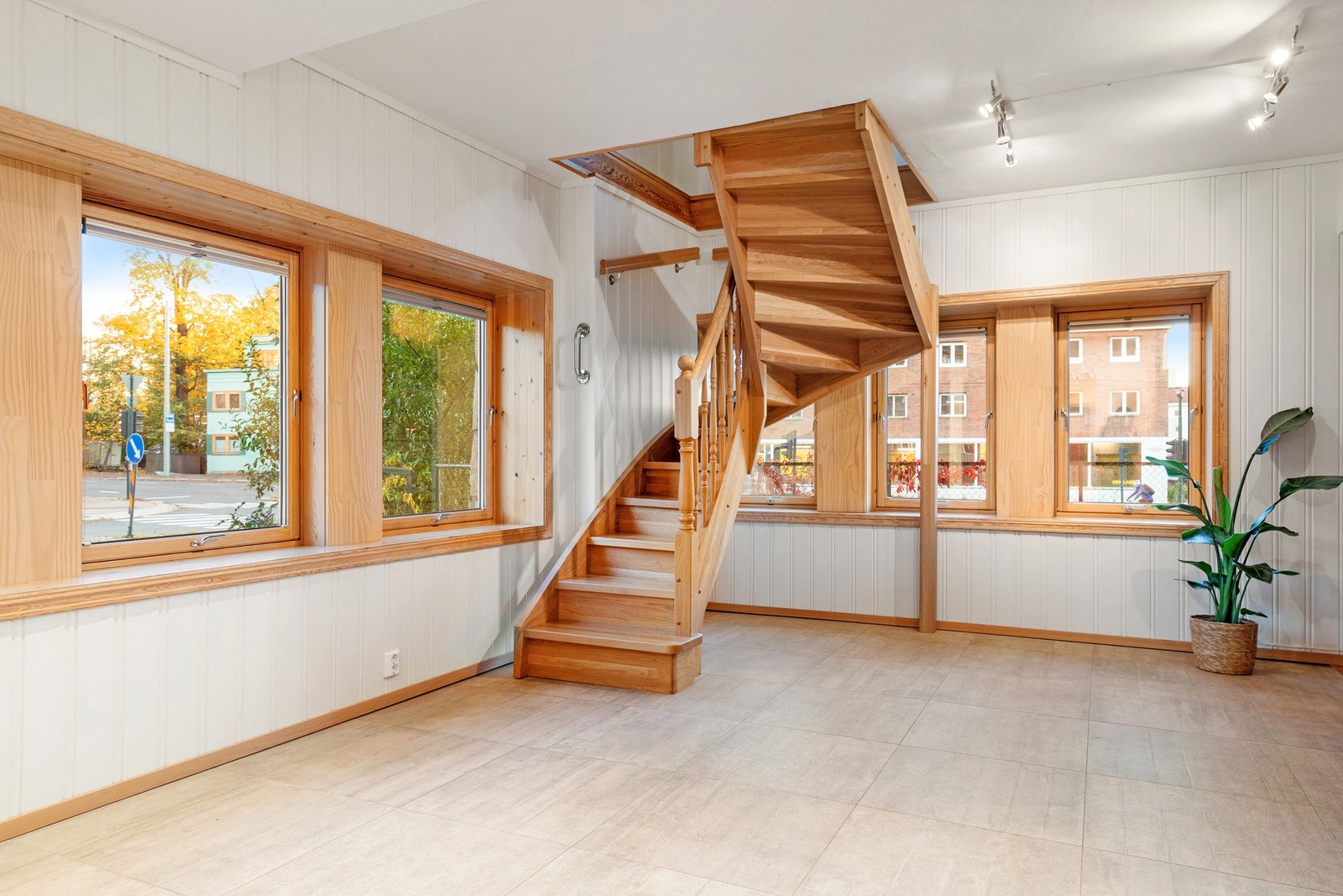 Underetasjen er byggemeldt som bod. Galleribilde