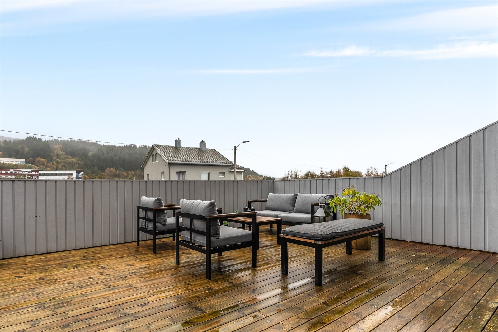 Stor terrasse. Galleribilde
