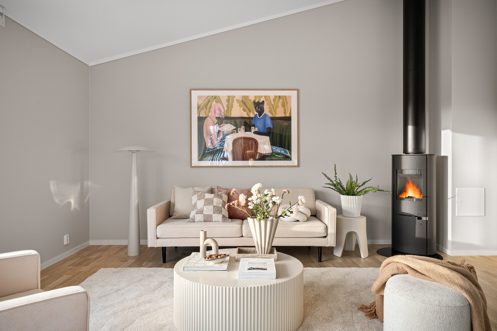 Beliggende i 2. etg. med ekstra takhøyde i stue og kjøkken Galleribilde