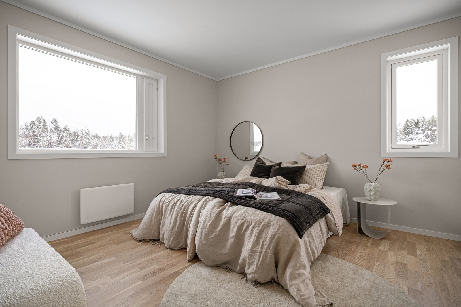 Hovedsoverom med god plass til dobbeltseng, garderobe og evt. kontorløsning. Galleribilde