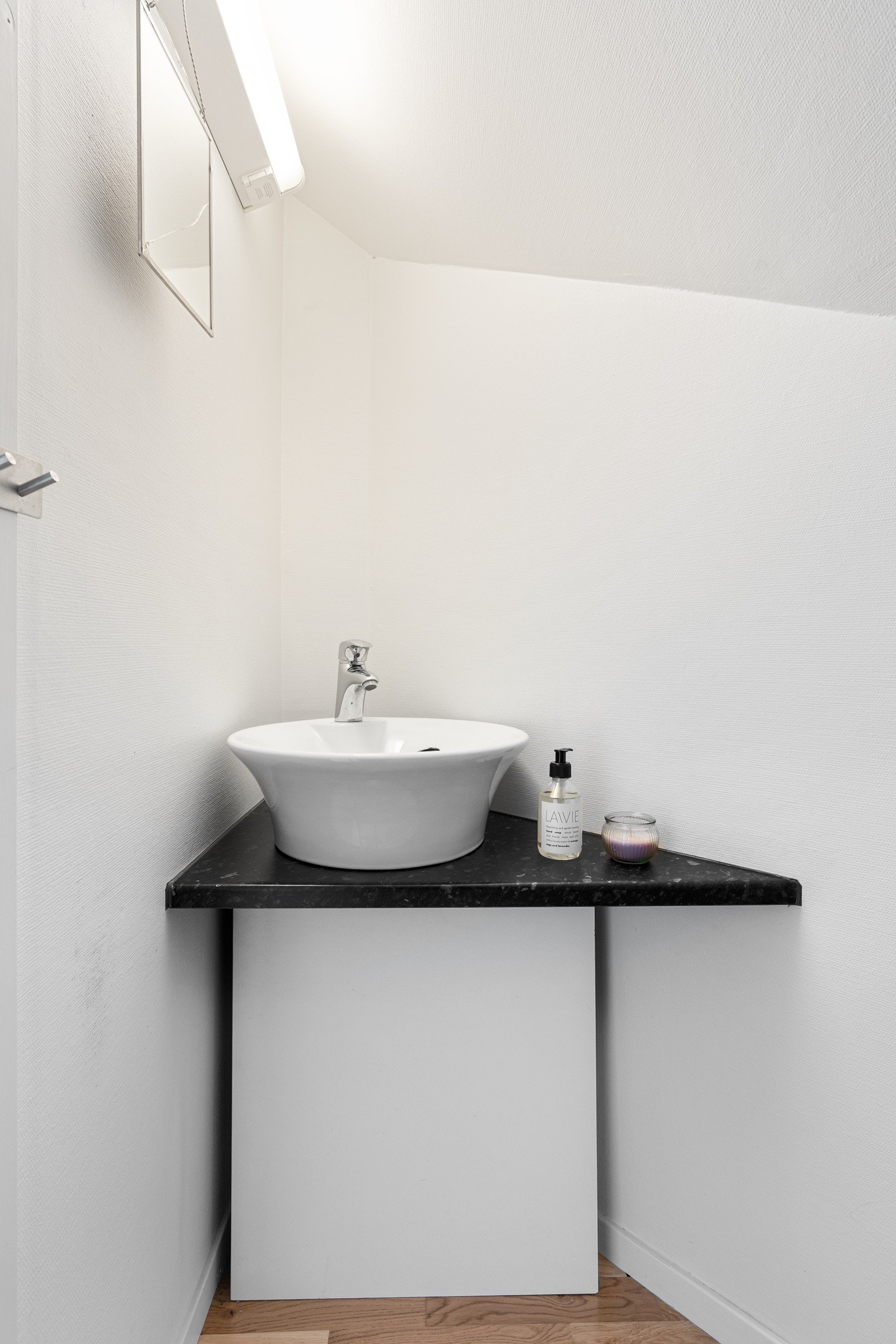 Toalettrom i loftsetasjen. Galleribilde