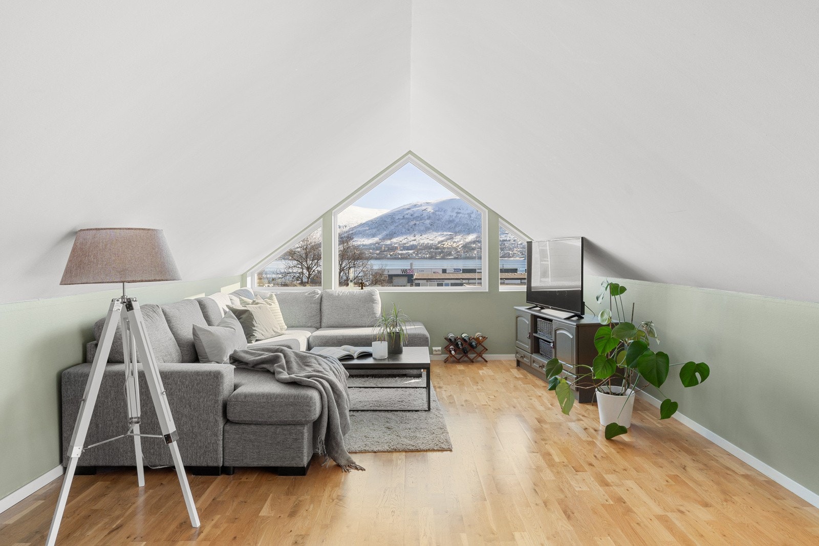 Loftstua er en perfekt plass for barna å kunne trekke seg litt unna. Galleribilde